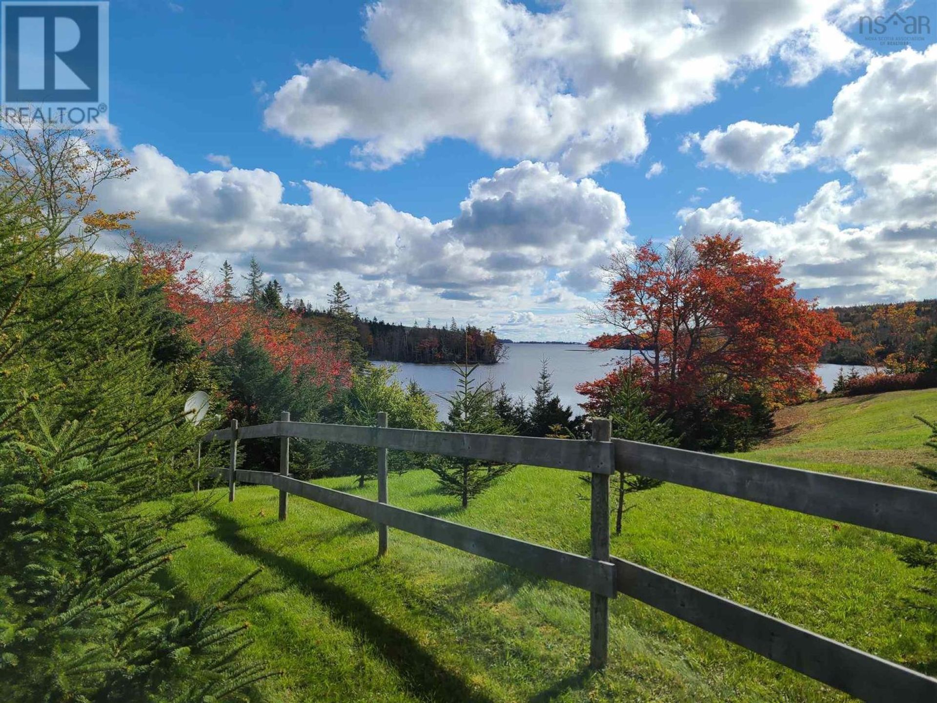 House in Indian Harbour Lake, Nova Scotia 10078728