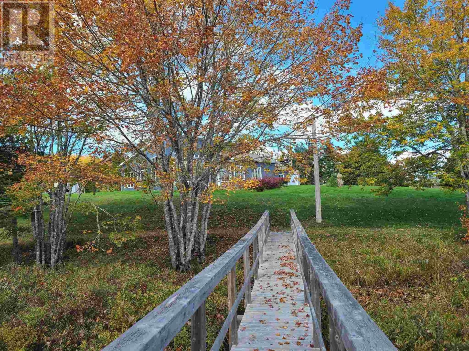 House in Indian Harbour Lake, Nova Scotia 10078728