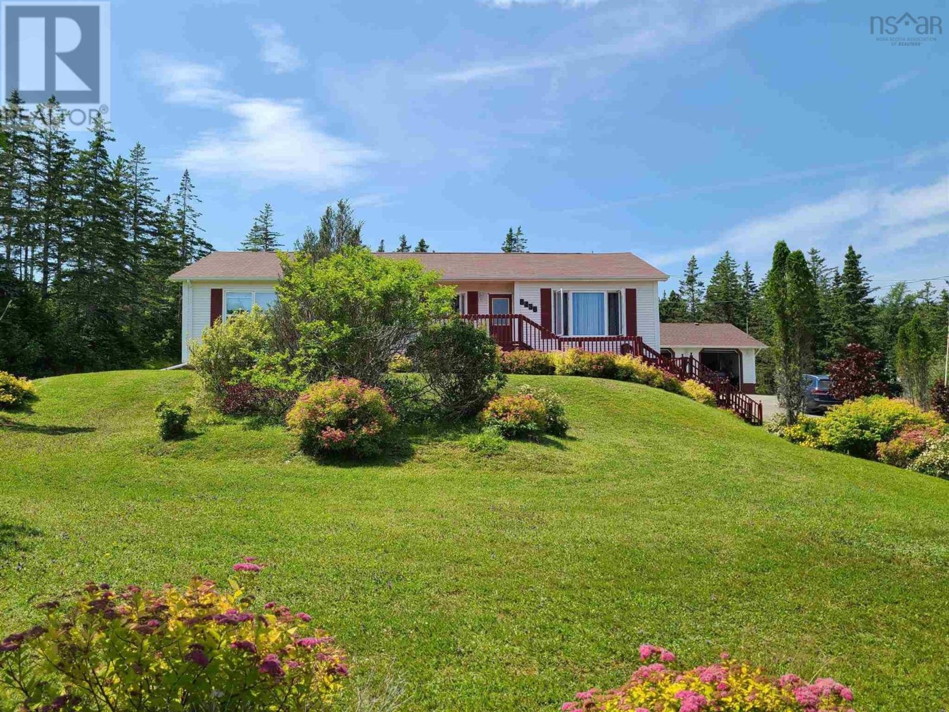 House in Baddeck, Nova Scotia 10078754