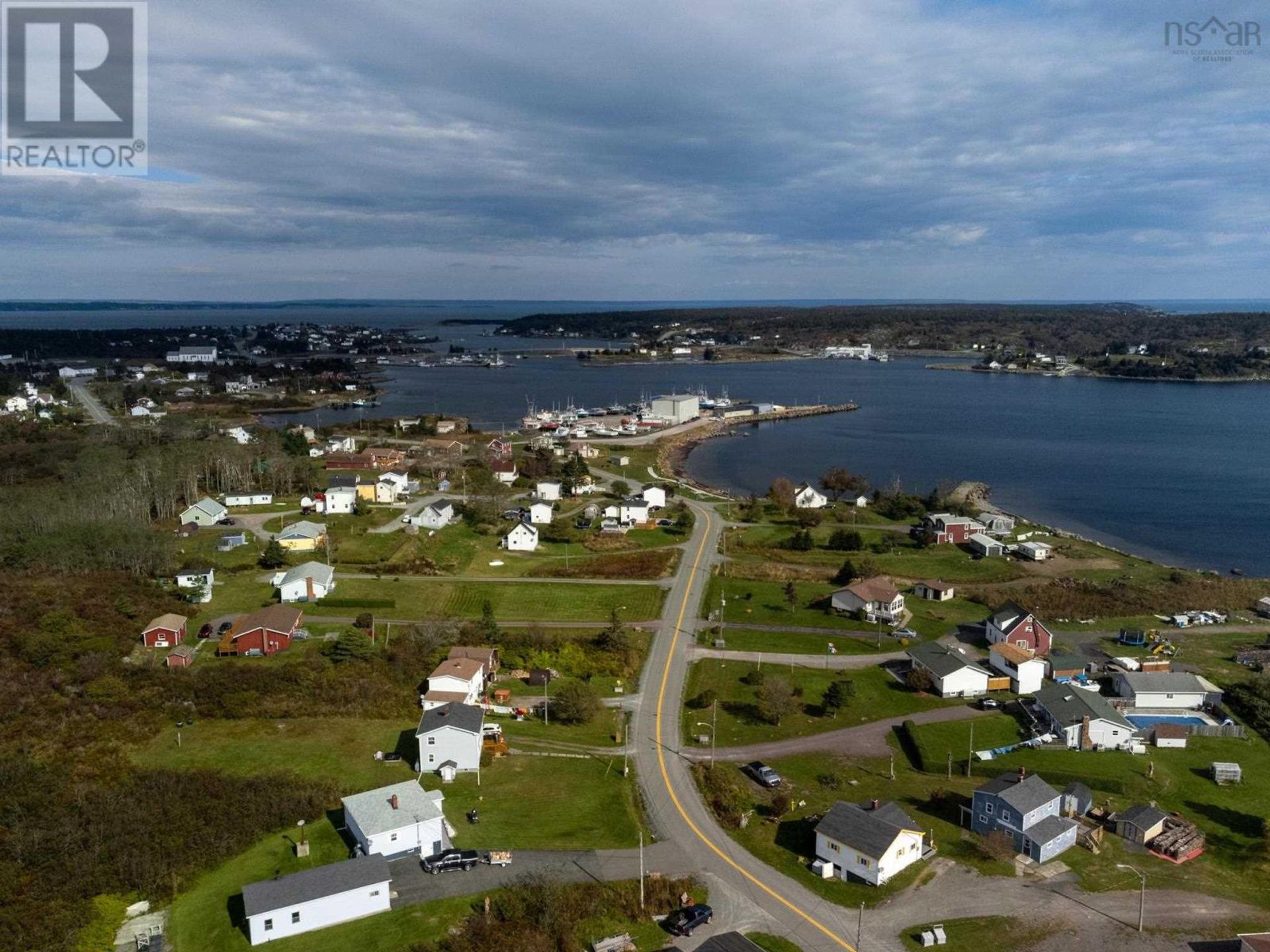 Rumah di Pelabuhan Hawkesbury, Nova Scotia 10078876