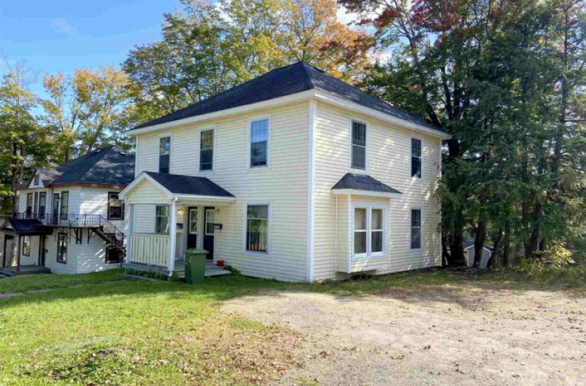 House in Bridgewater, Nova Scotia 10081877