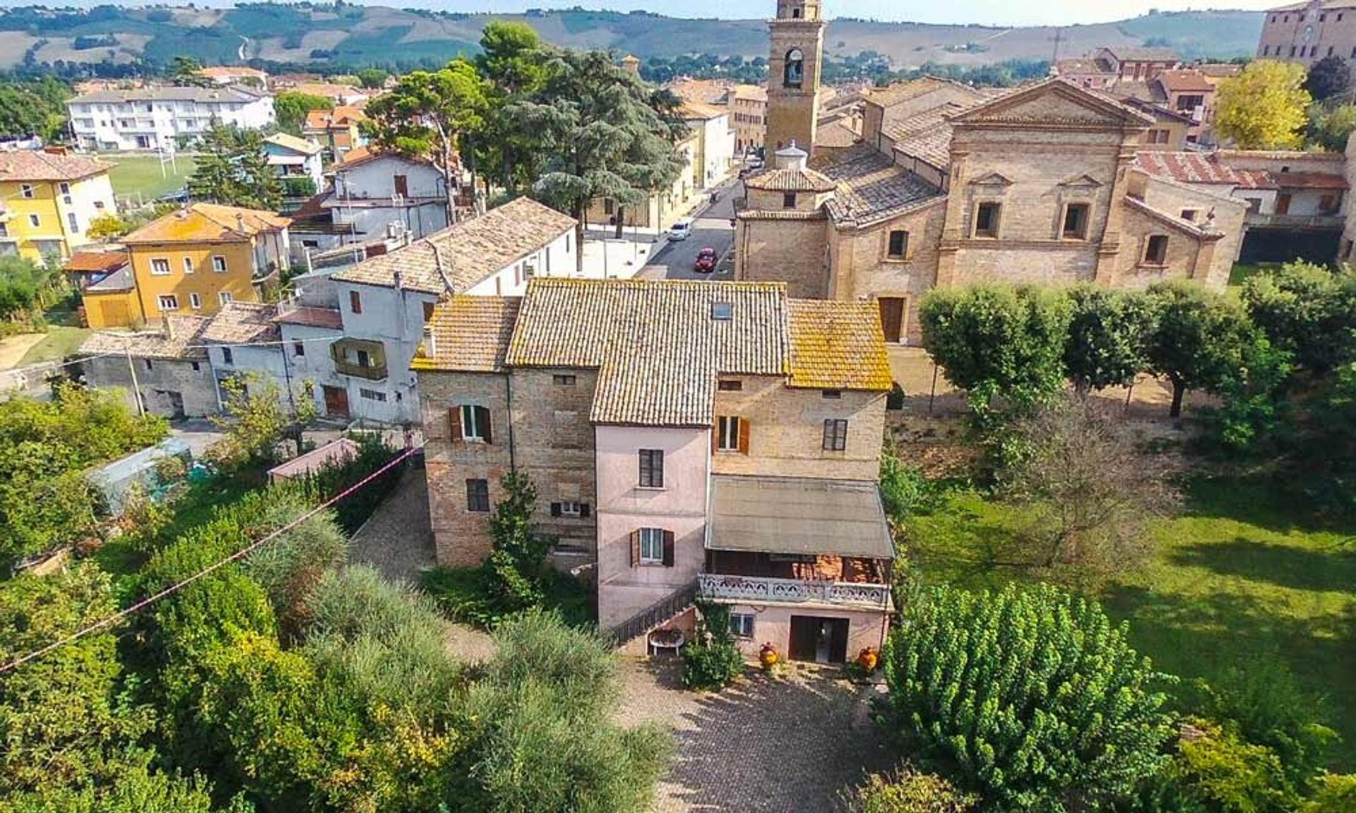 房子 在 San Lorenzo In Campo, Marche 10081922