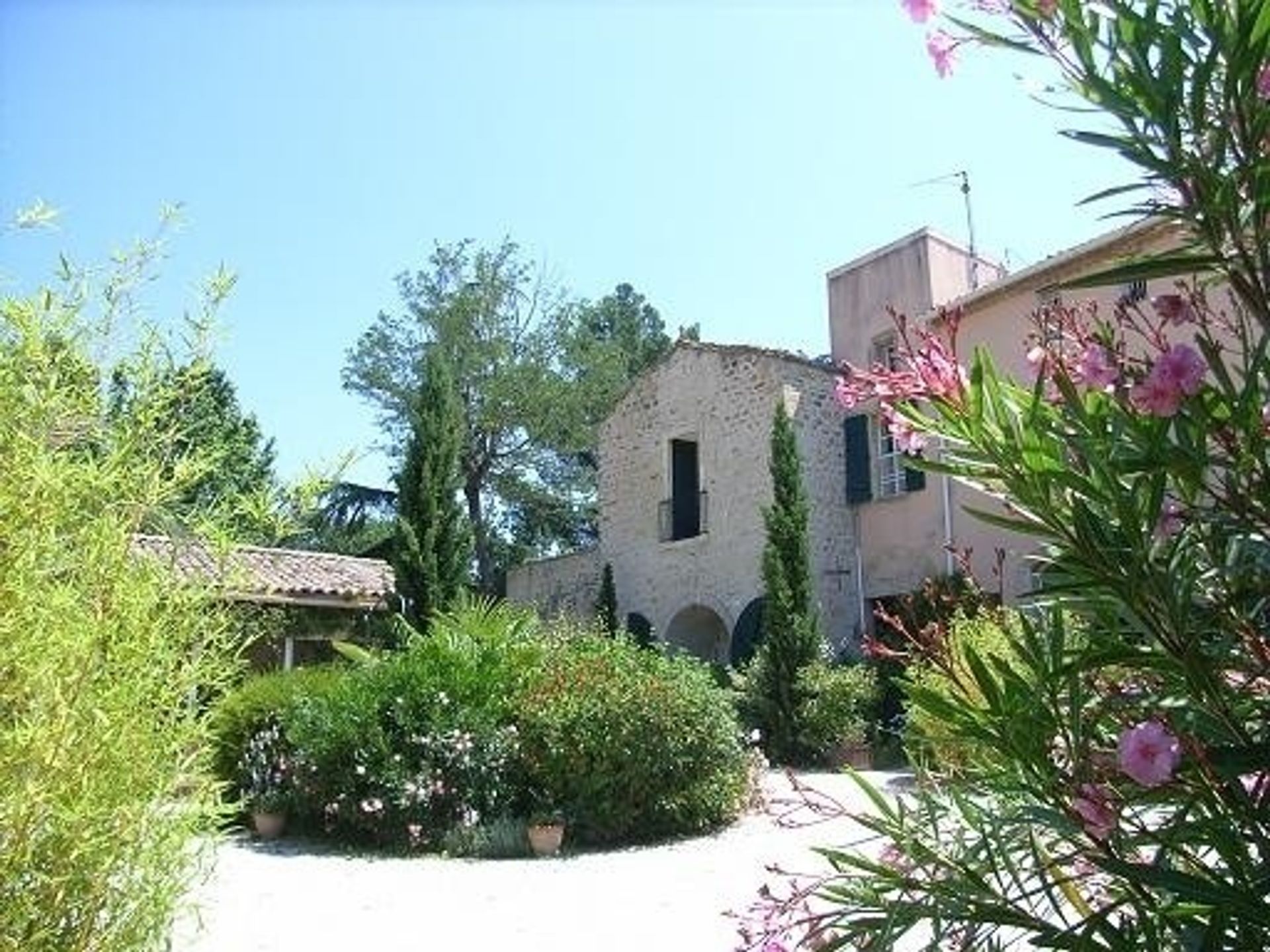 Condominium in Beziers, Occitanie 10082151