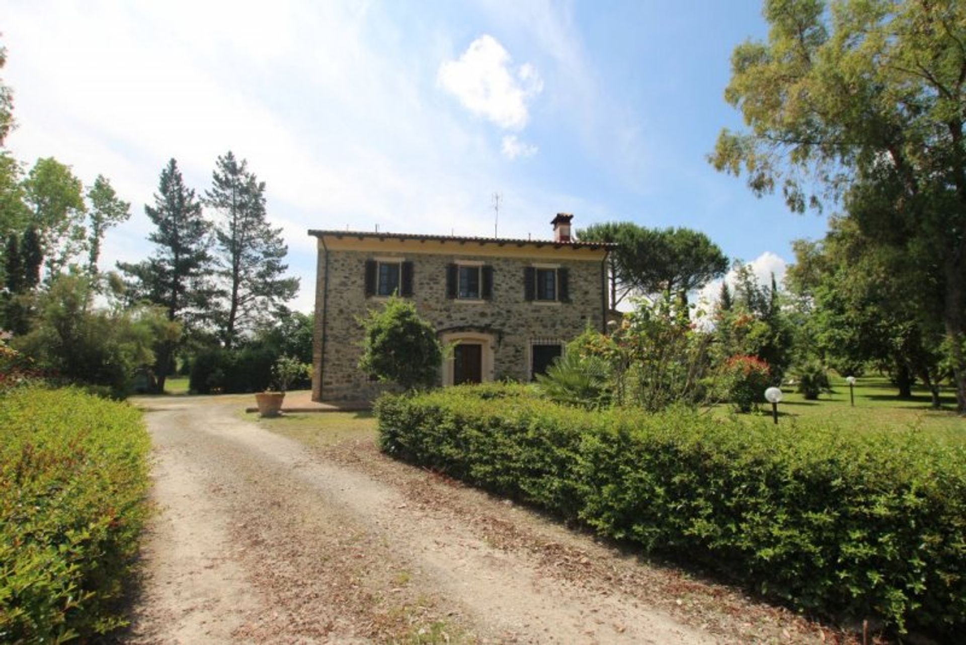 rumah dalam Chianni, Tuscany 10082250