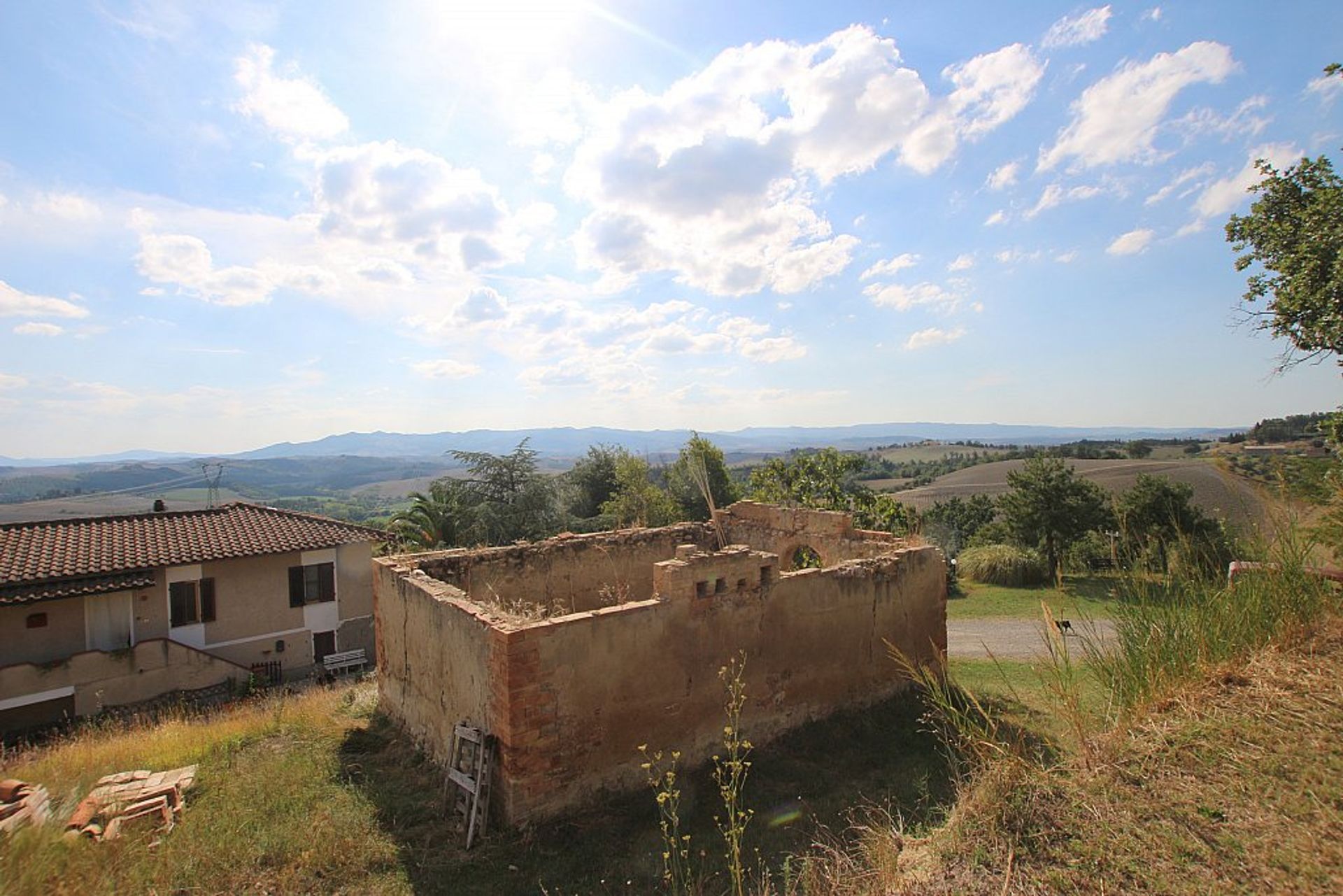 Jord i Volterra, Toscana 10082251