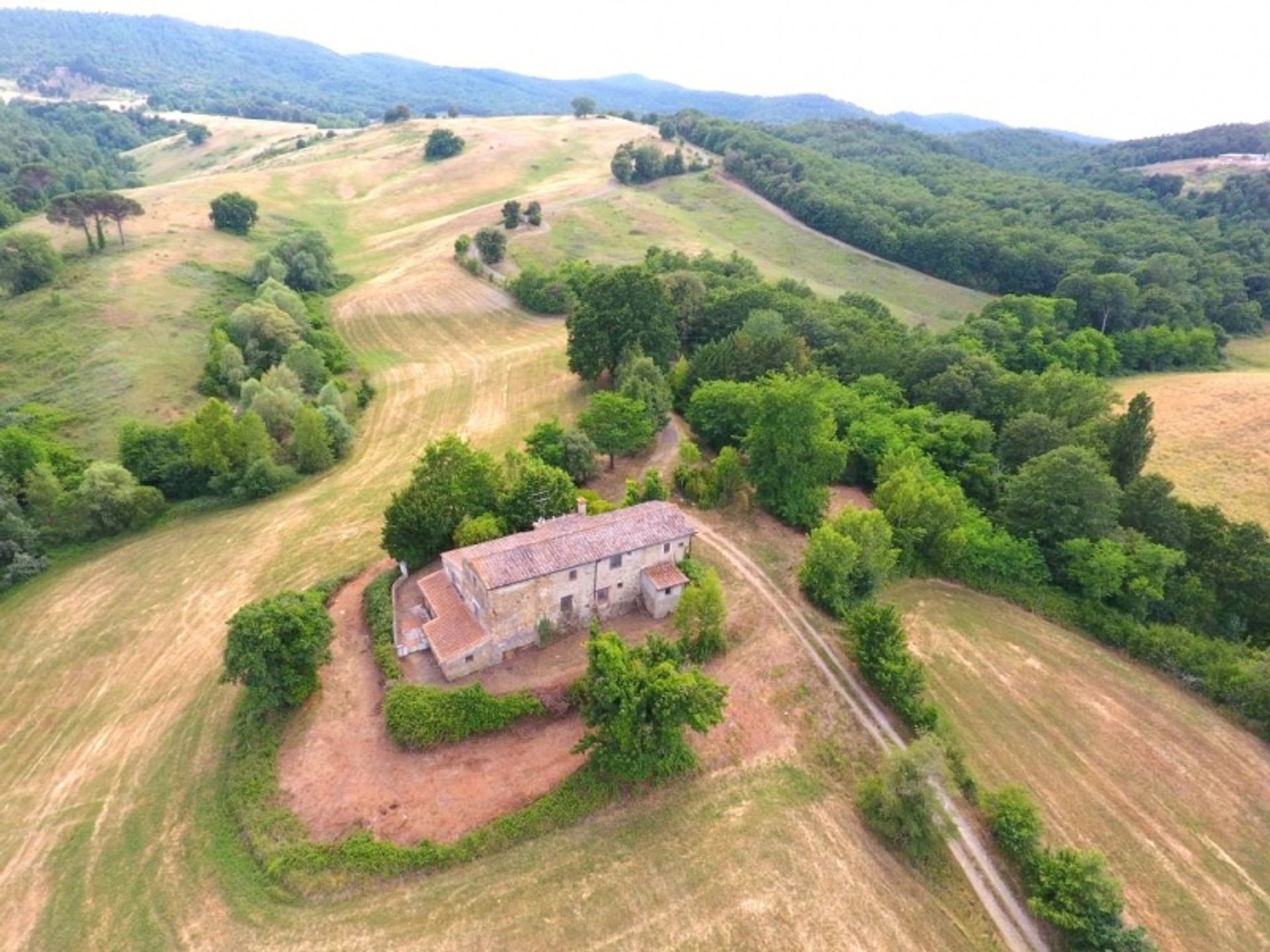 Rumah di Volterra, Toskana 10082295