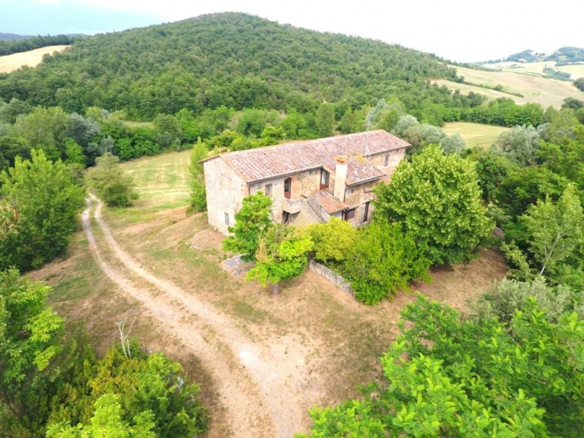 Rumah di Volterra, Toskana 10082295