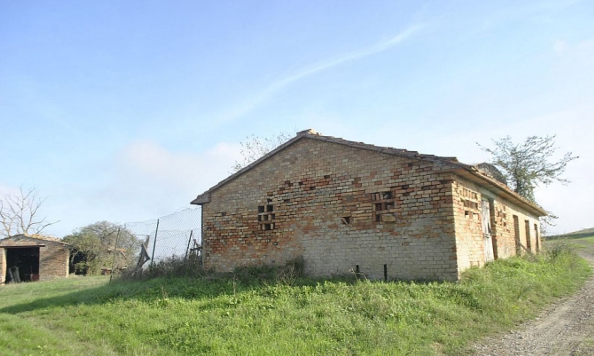 Condominium in Volterra, Tuscany 10082322