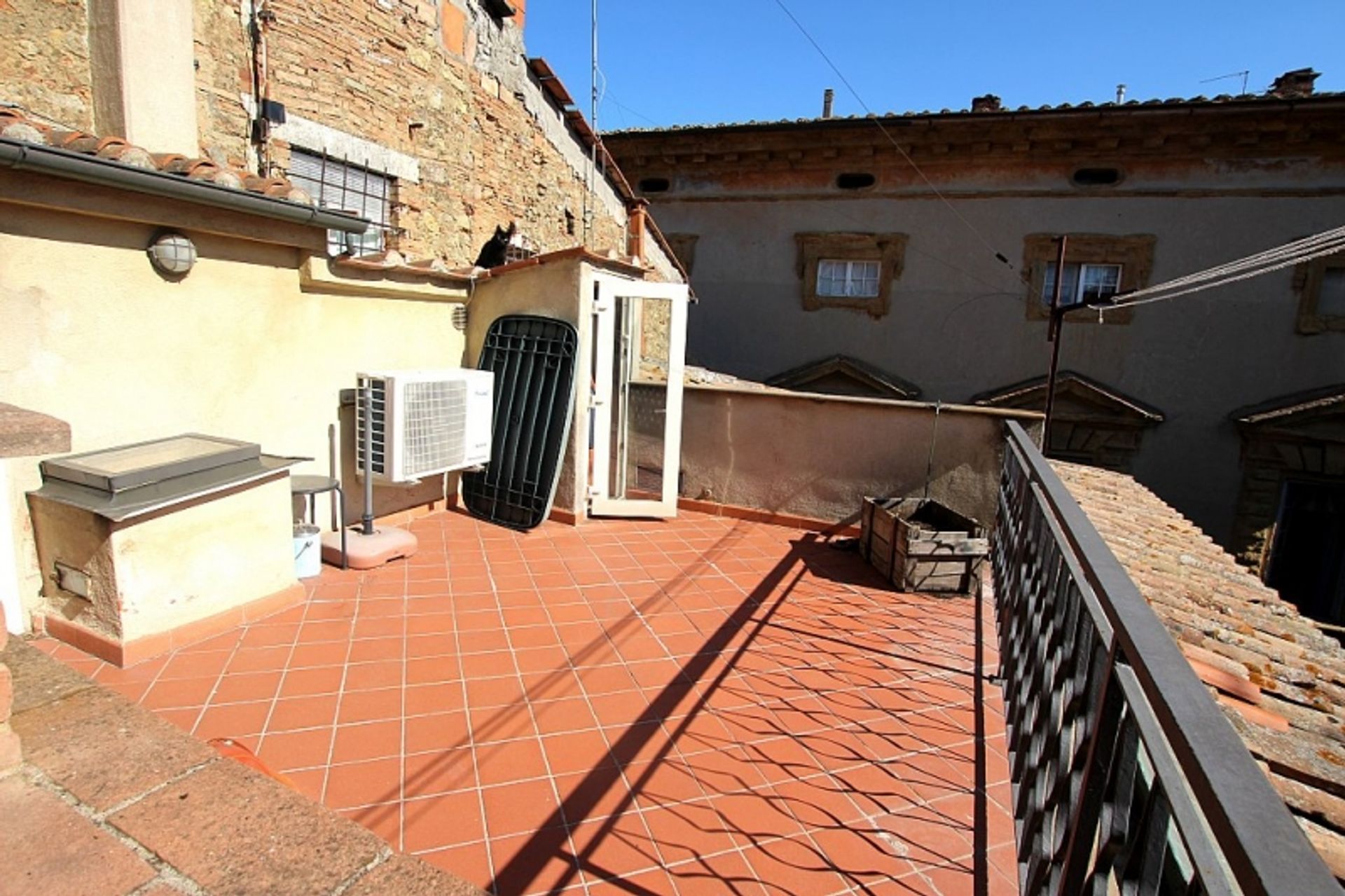 Condominium in Volterra, Tuscany 10082376