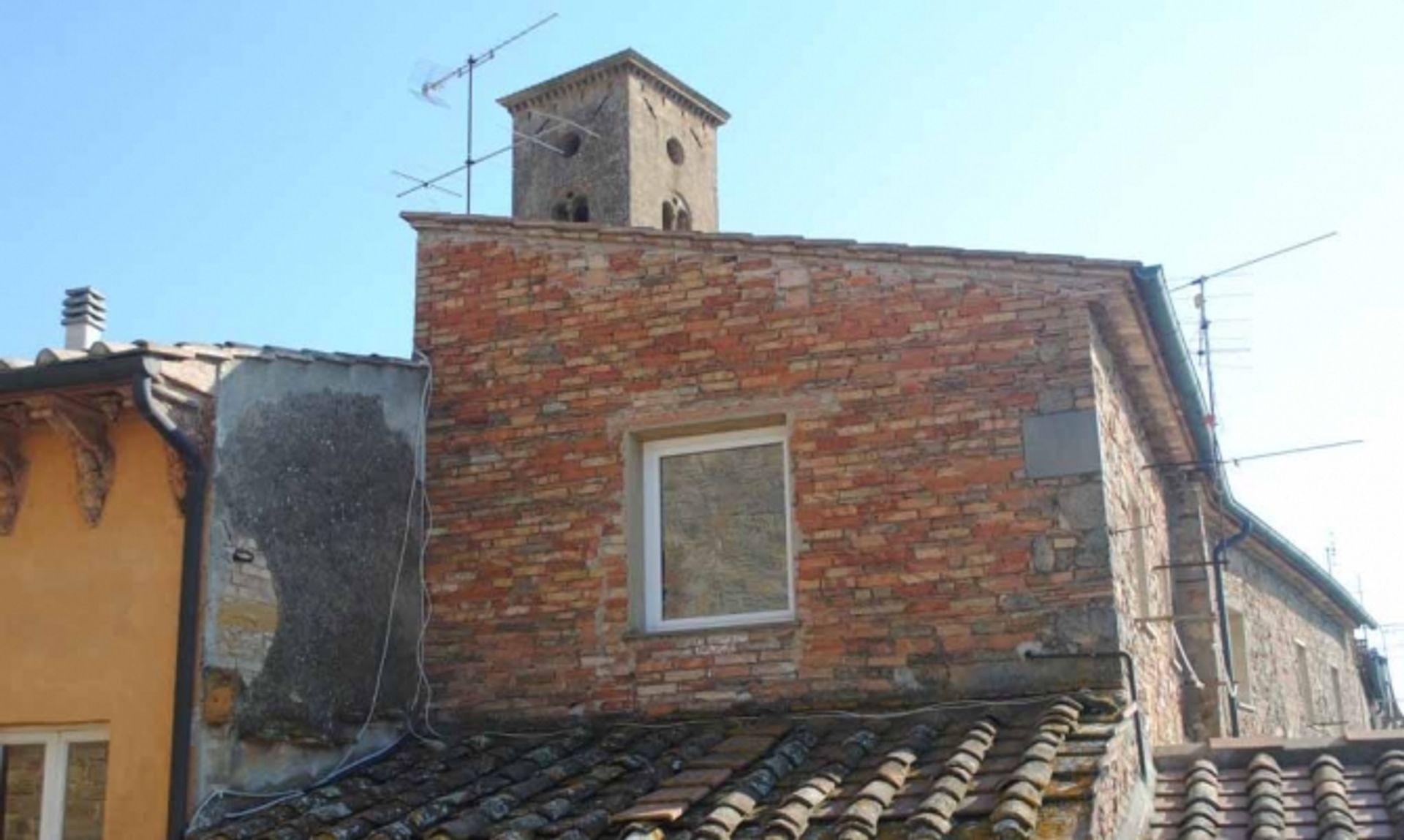 Condominium in Volterra, Tuscany 10082467