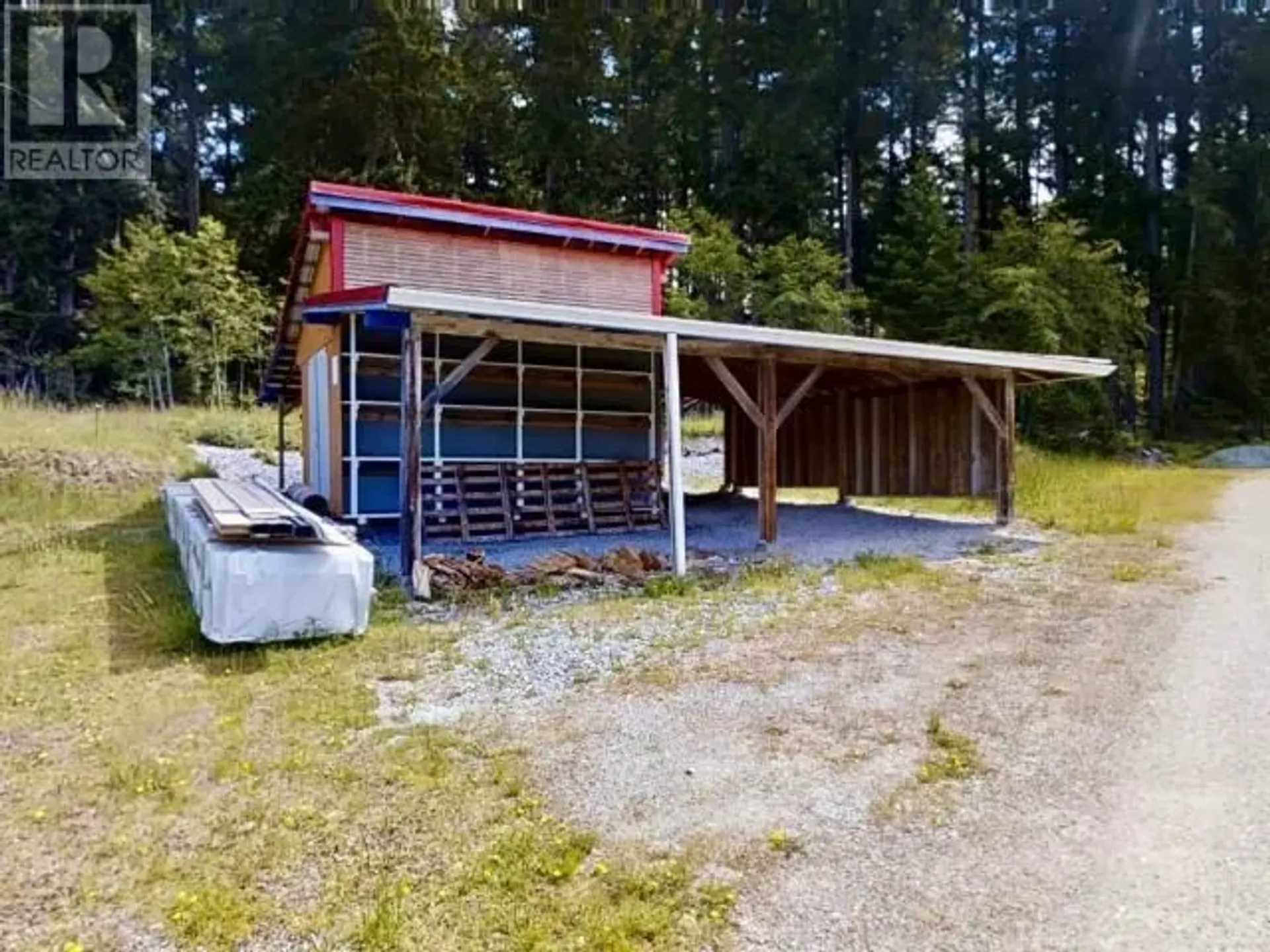 Land in , BC 10082634