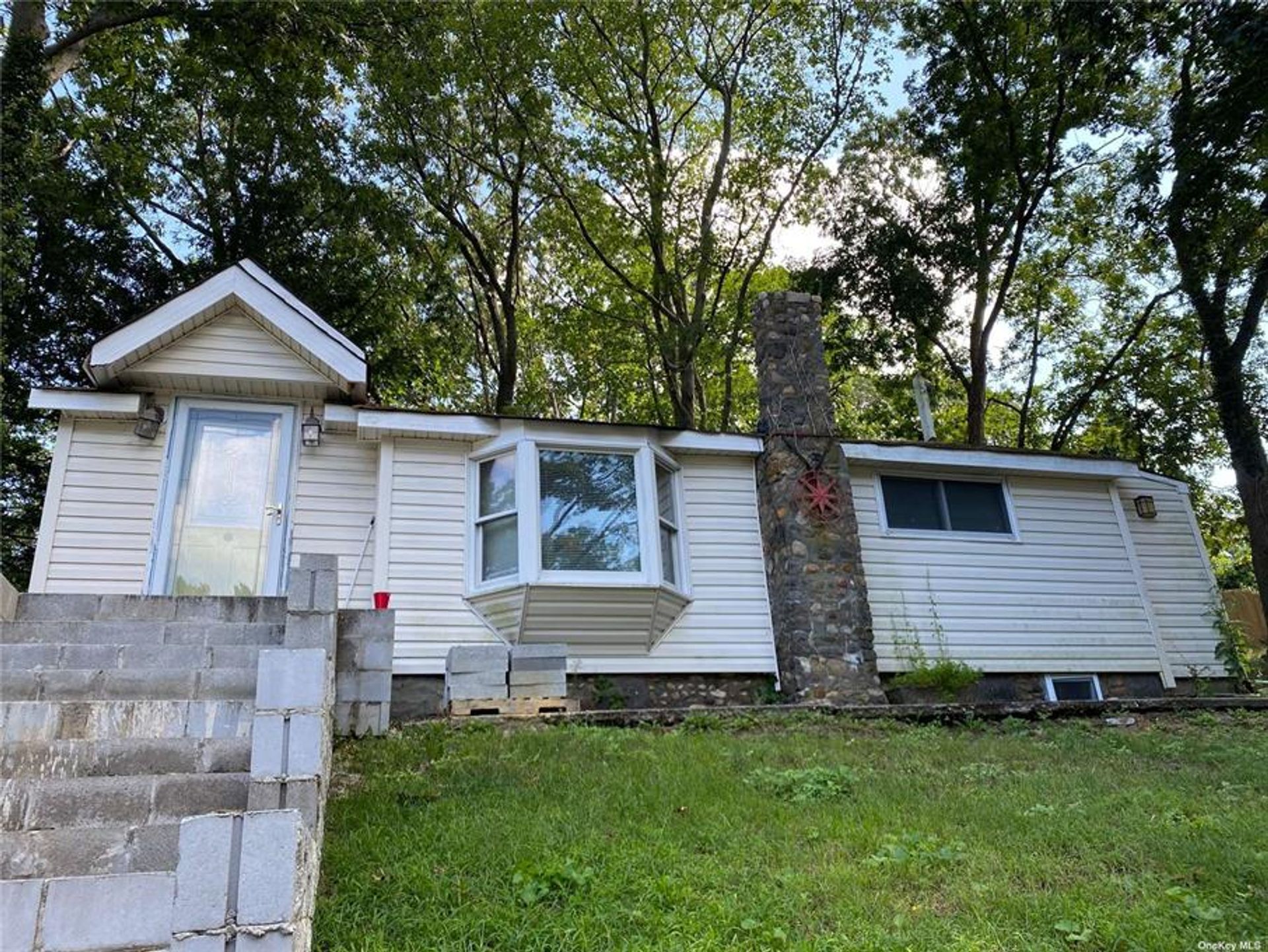 House in Sound Beach, New York 10083425