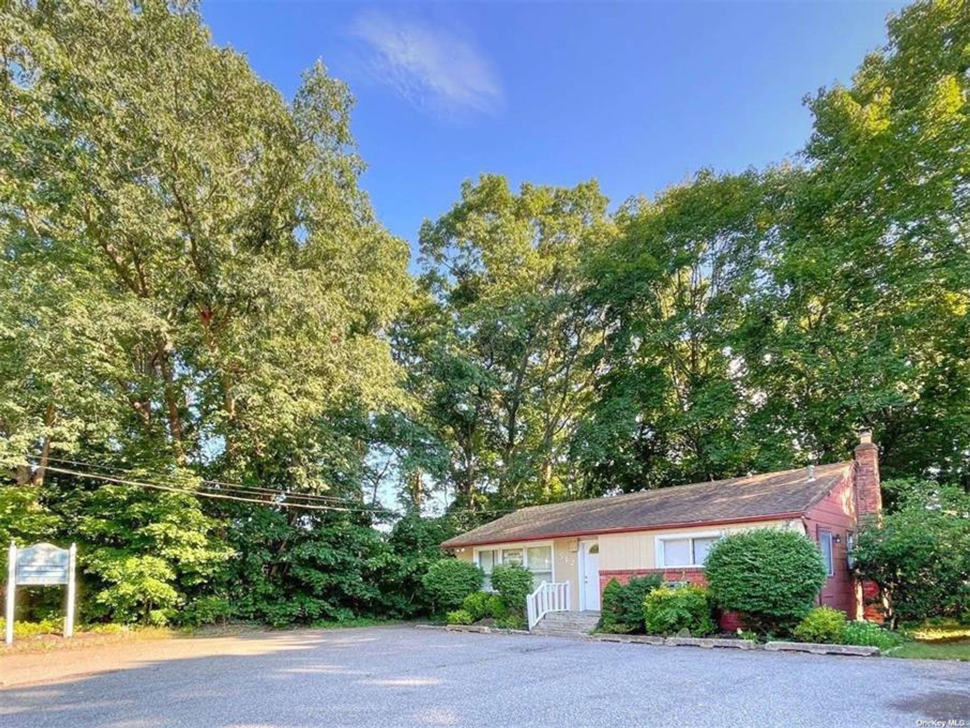 House in Sound Beach, New York 10083441