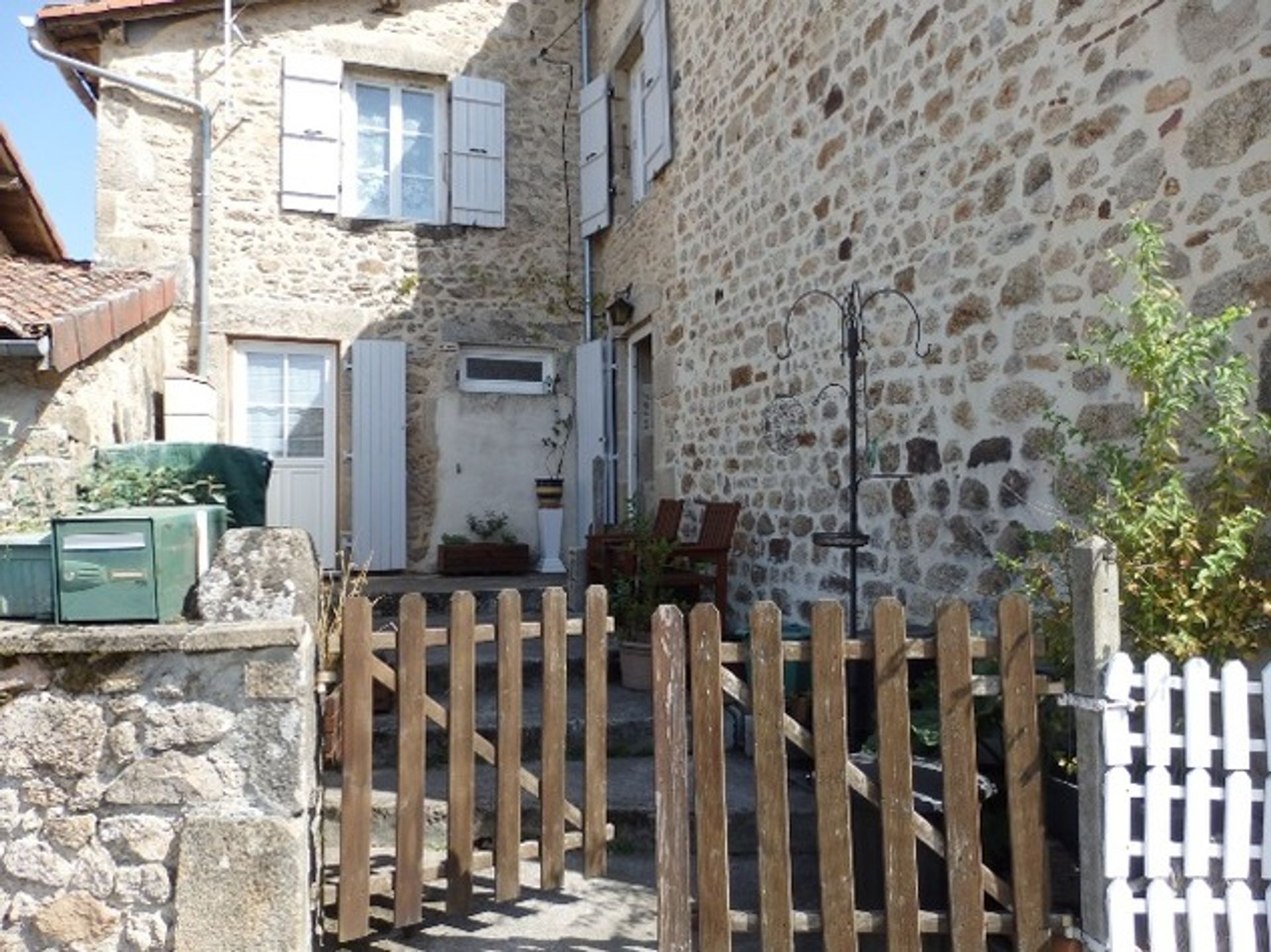 بيت في Brigueuil, Poitou-Charentes 10083649