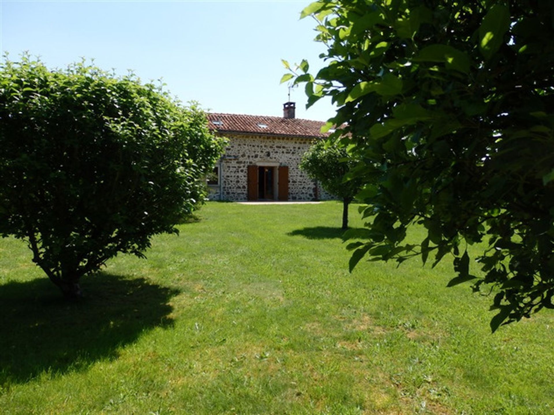 House in Lathus St Remy, Poitou-Charentes 10083670