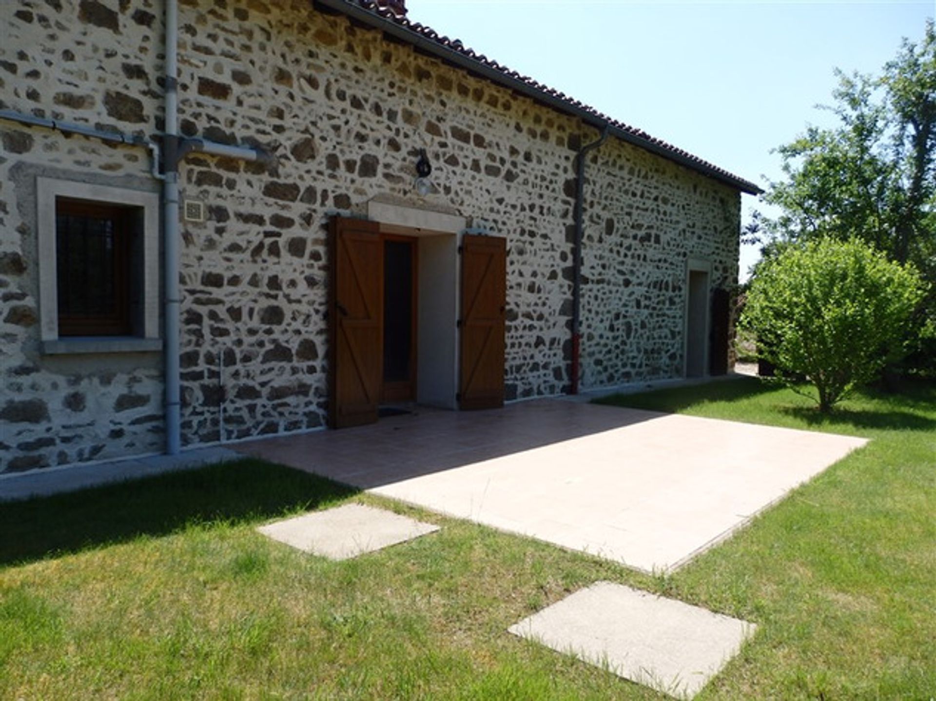 House in Lathus St Remy, Poitou-Charentes 10083670