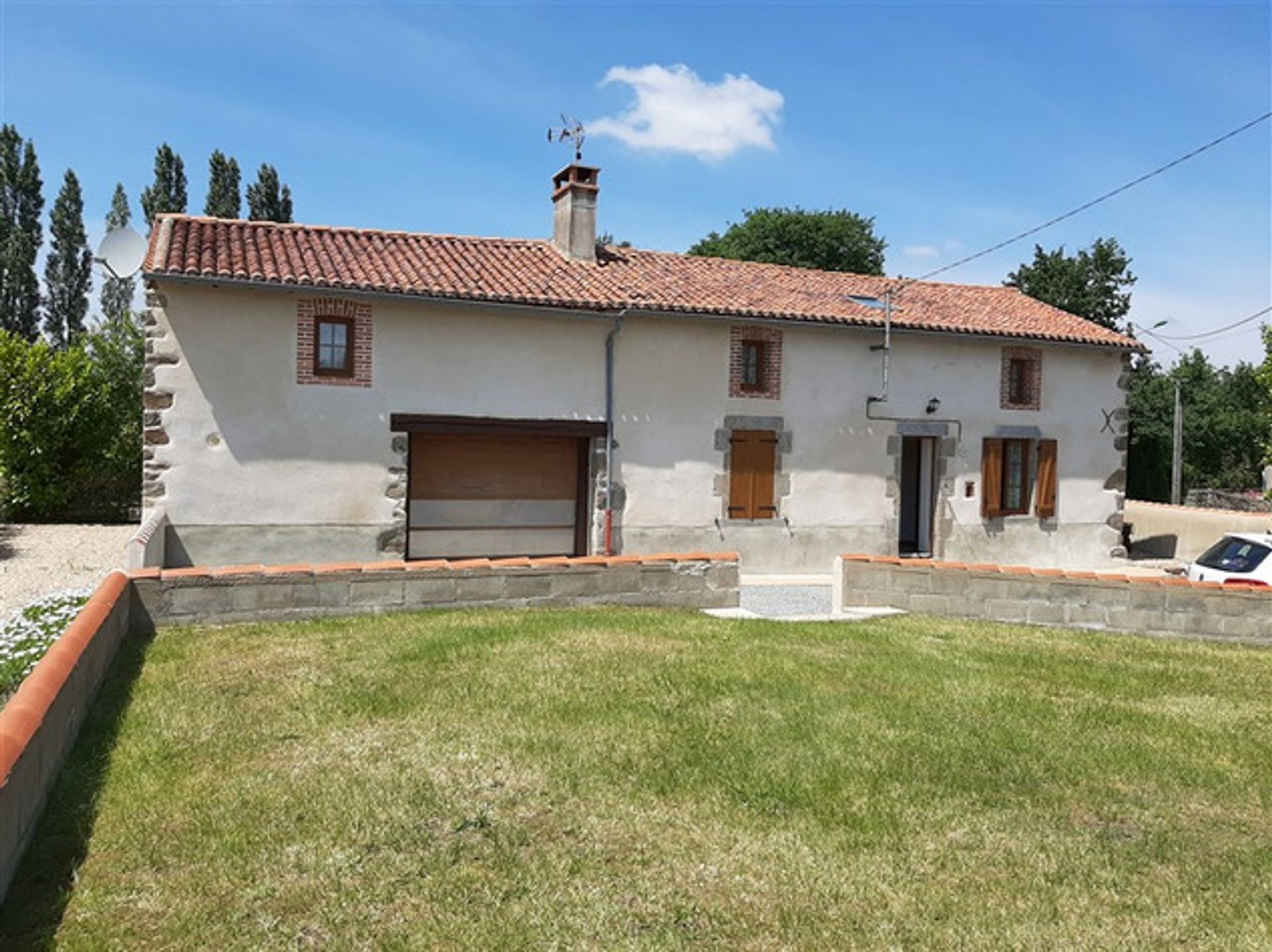 House in Lathus St Remy, Poitou-Charentes 10083670