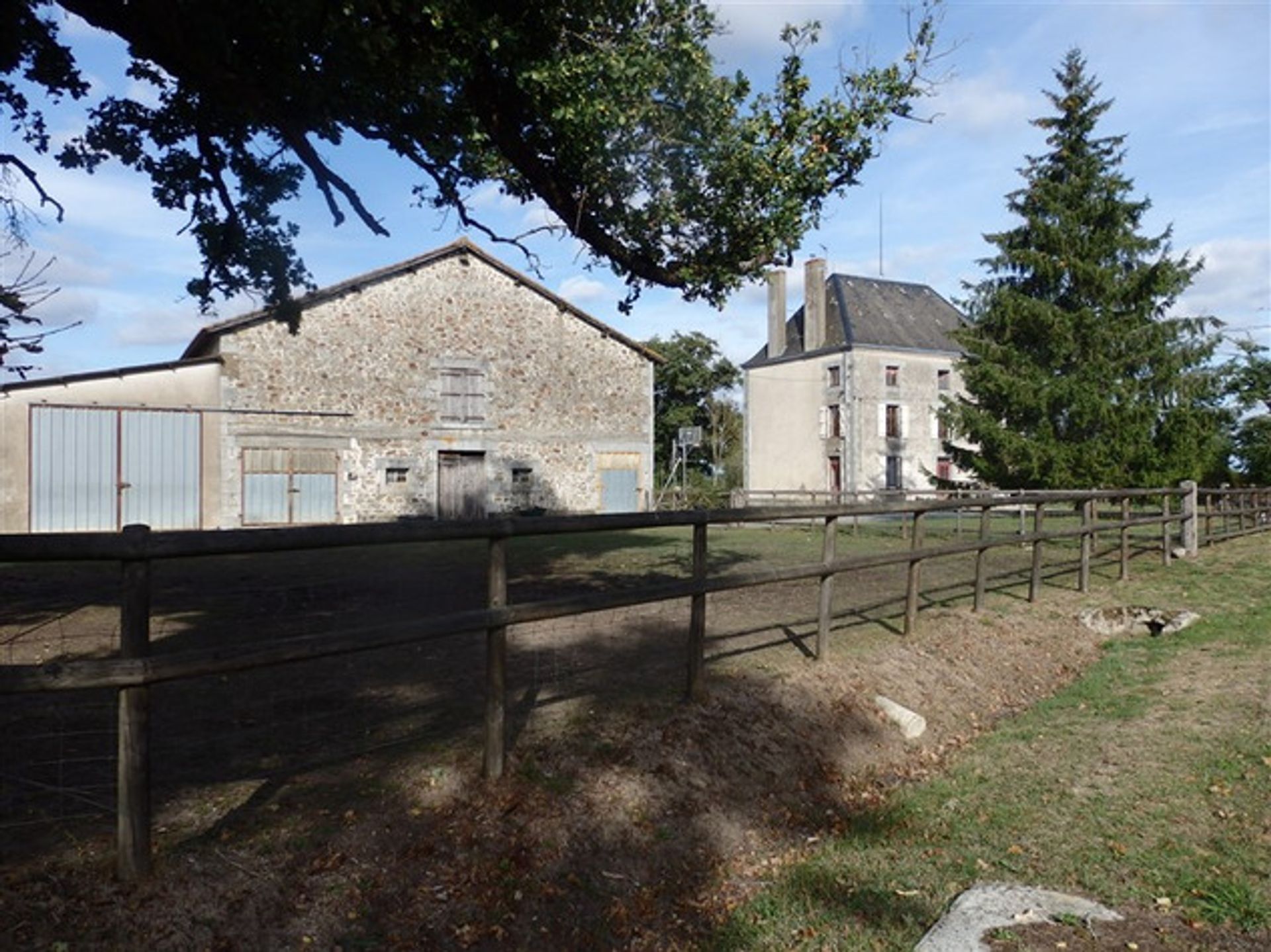 Kondominium dalam Le Dorat, Limousin 10083684