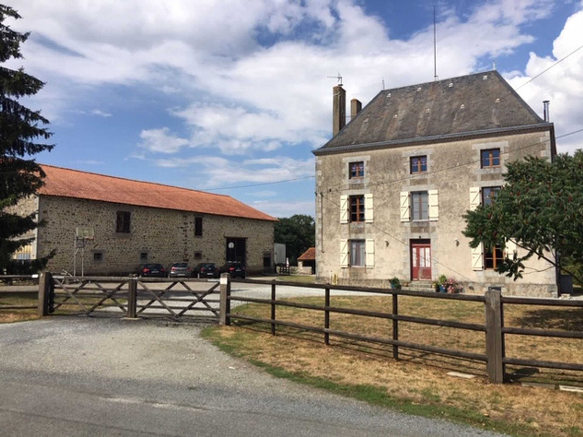 Condominium in Le Dorat, Limousin 10083684