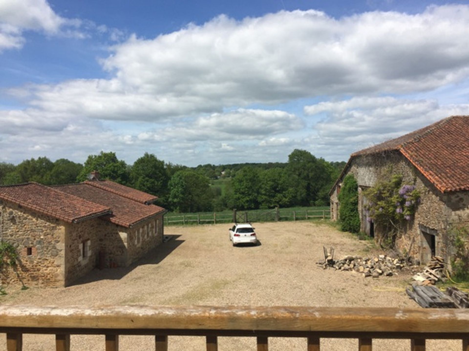 Osakehuoneisto sisään Confolens, Poitou-Charentes 10083686