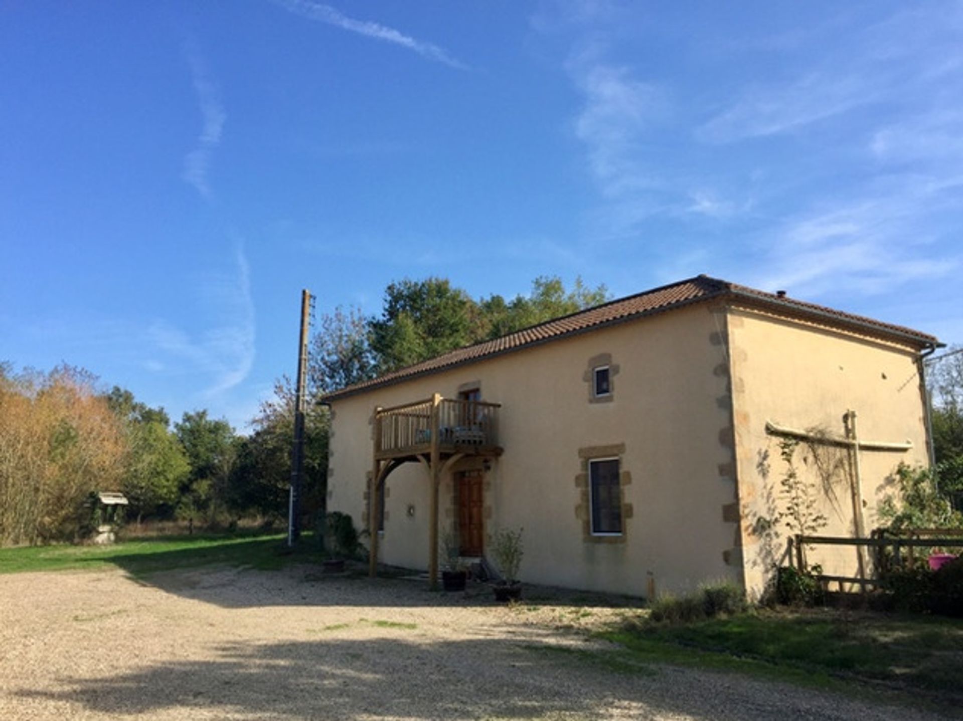 Osakehuoneisto sisään Confolens, Poitou-Charentes 10083686