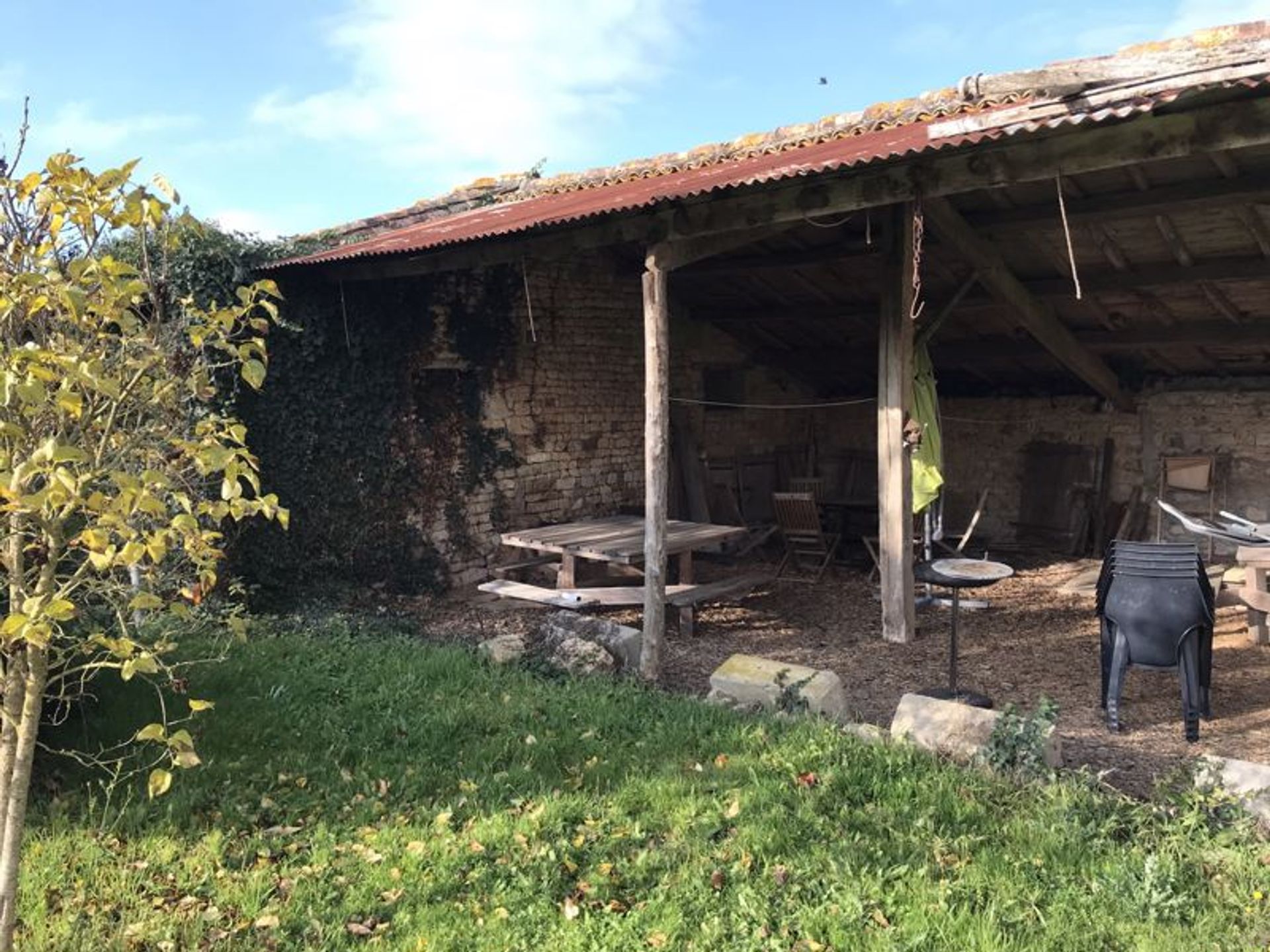 σπίτι σε Sauze-Vaussais, Poitou-Charentes 10083695