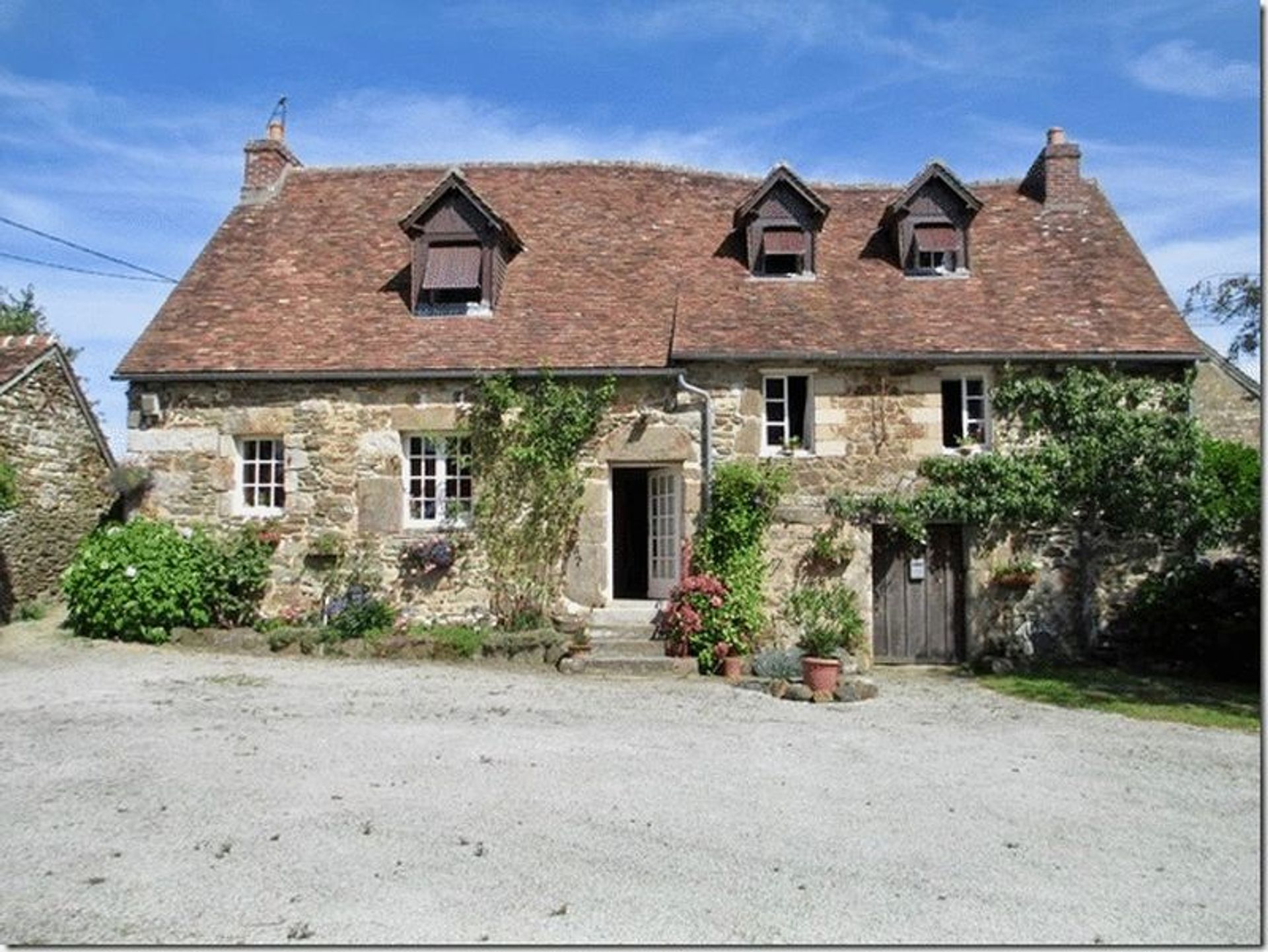 Huis in La Baroche-sous-Luce, Normandië 10083725