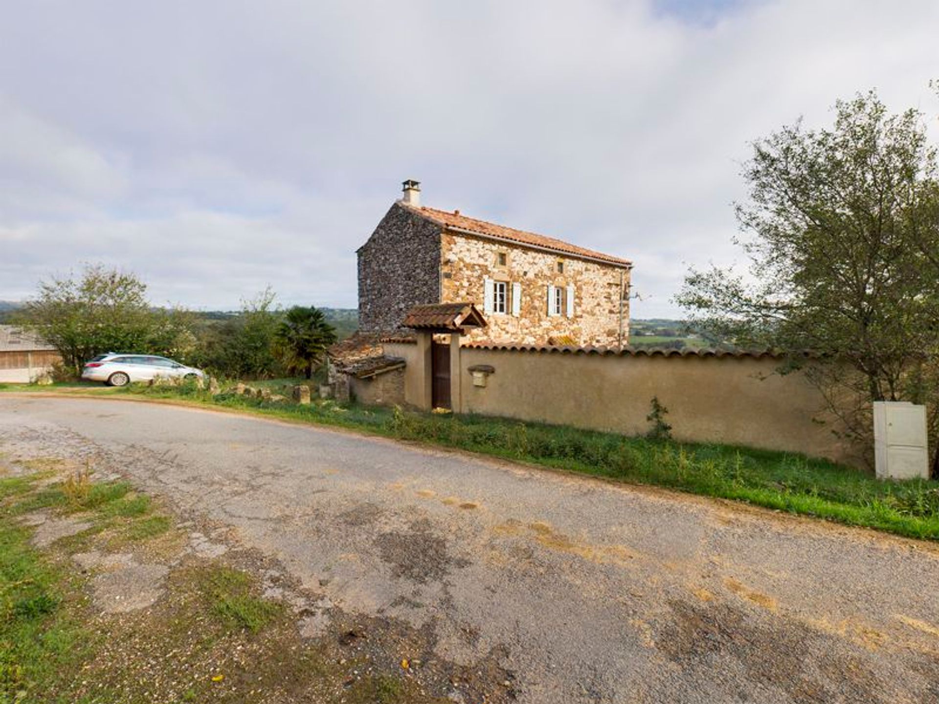 rumah dalam Monesties, Midi-Pyrenees 10083729