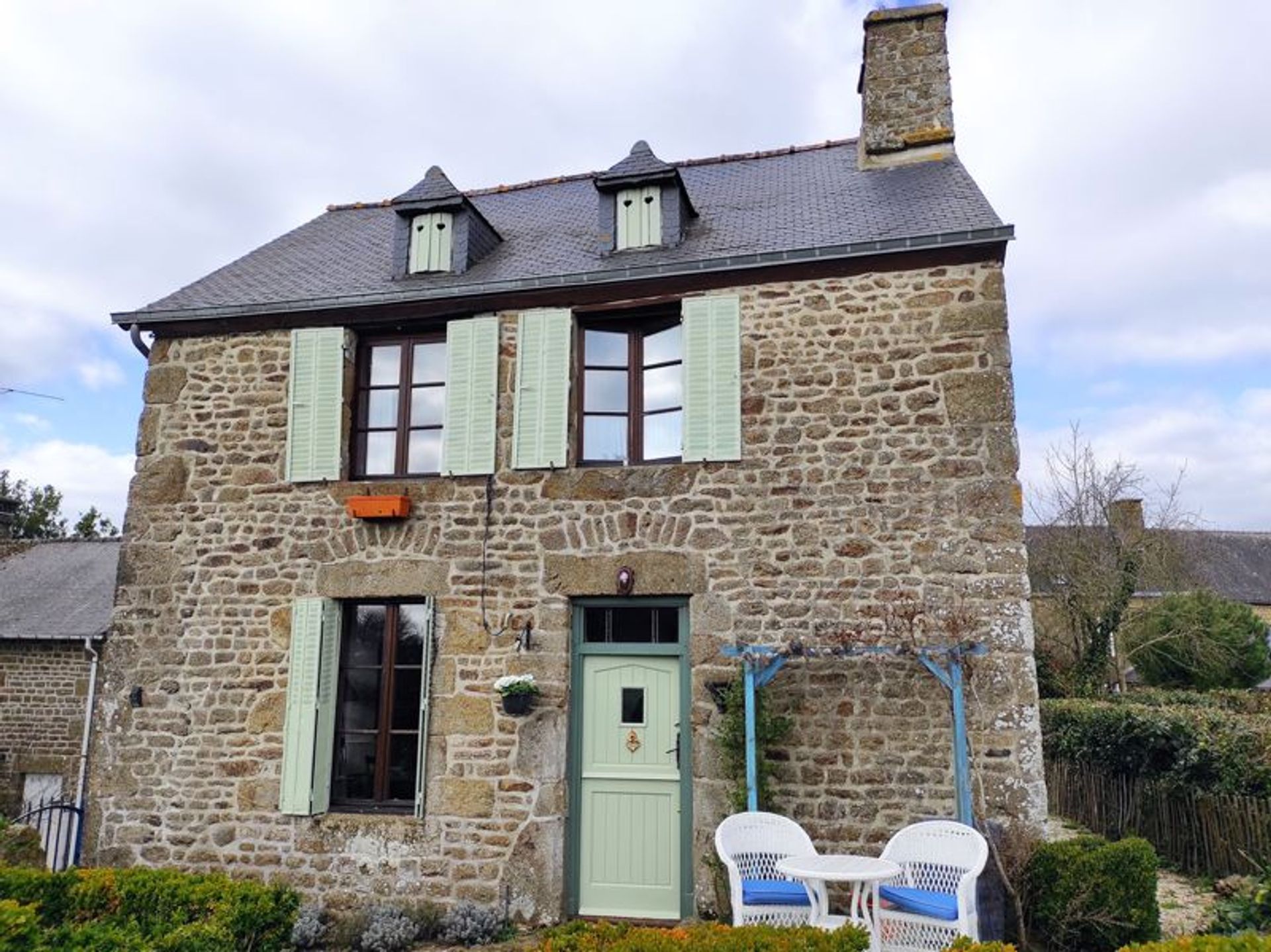 σπίτι σε Gorron, Pays-de-la-Loire 10083769