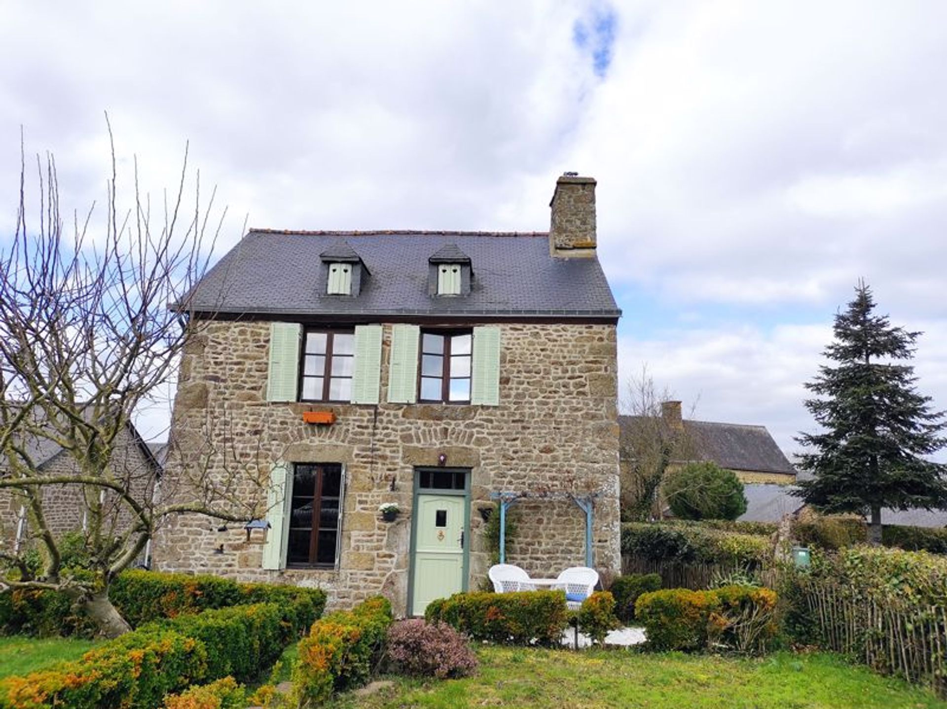 σπίτι σε Gorron, Pays-de-la-Loire 10083769