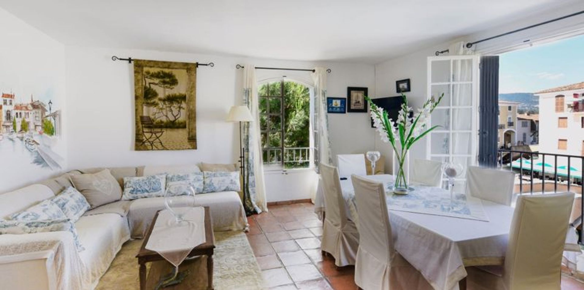 Osakehuoneisto sisään Grimaud, Provence-Alpes-Cote d'Azur 10083781