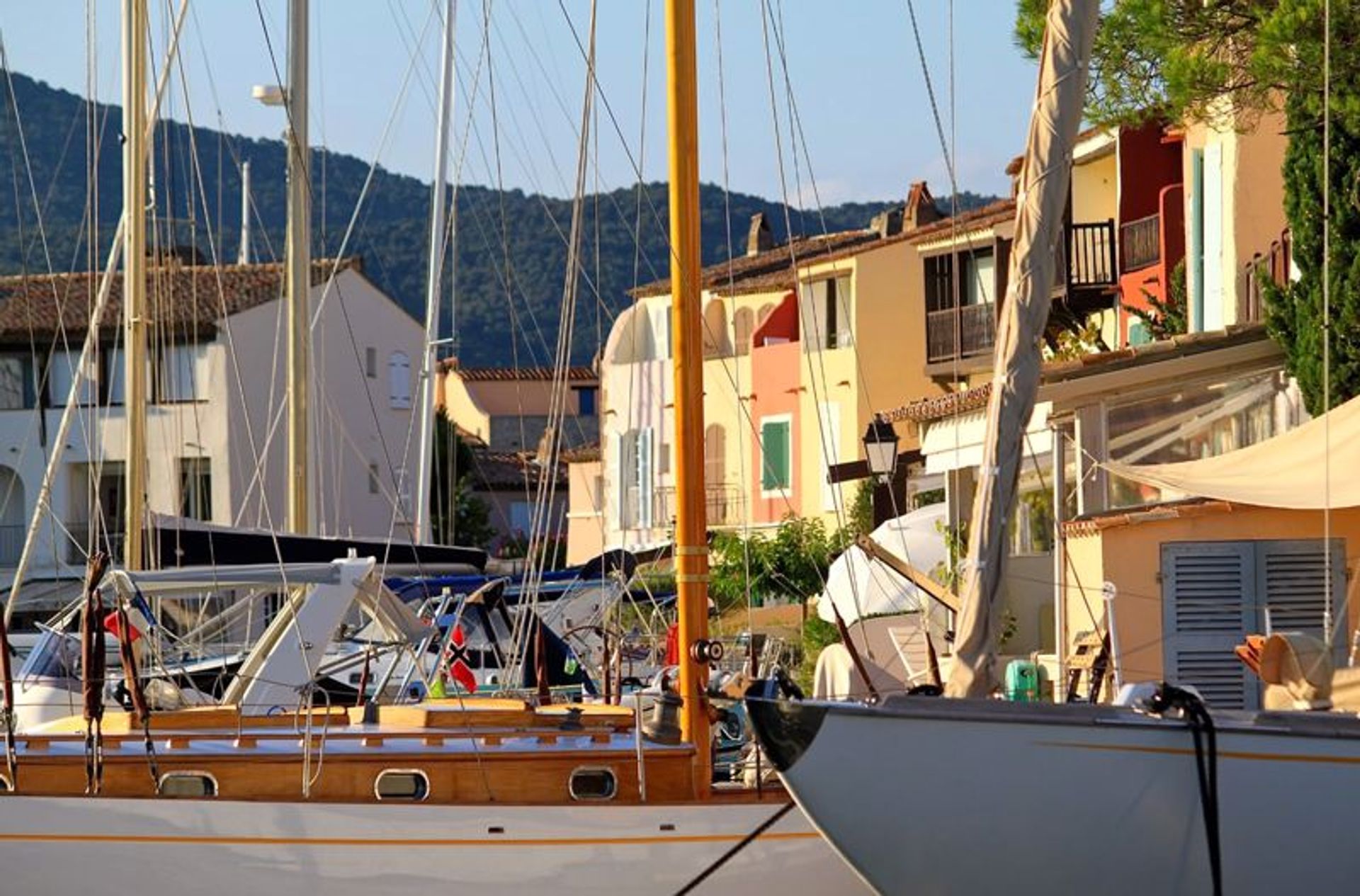 Osakehuoneisto sisään Port Grimaud, Provence-Alpes-Cote d'Azur 10083781