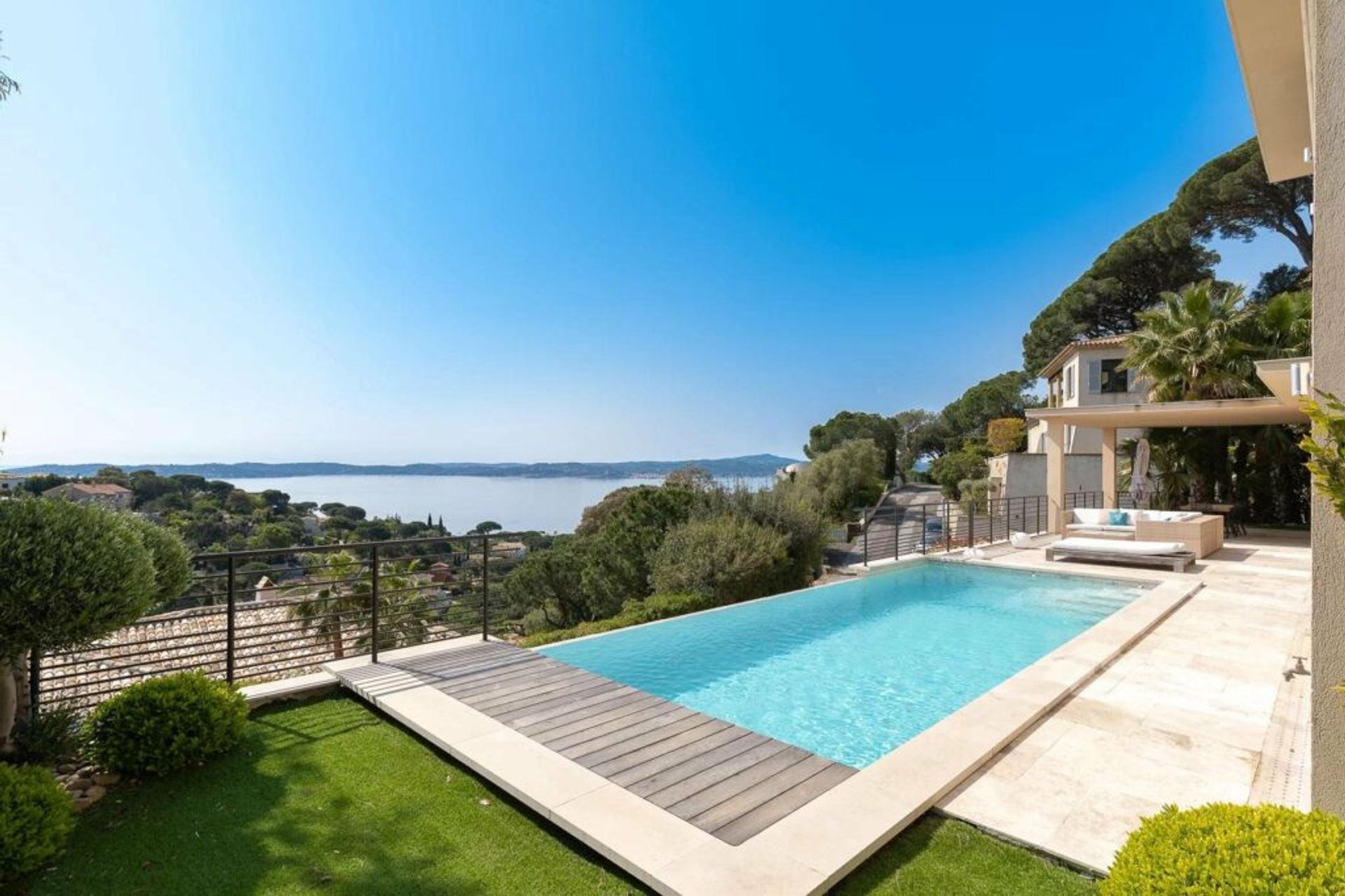 House in Sainte-Maxime, Provence-Alpes-Cote d'Azur 10085849