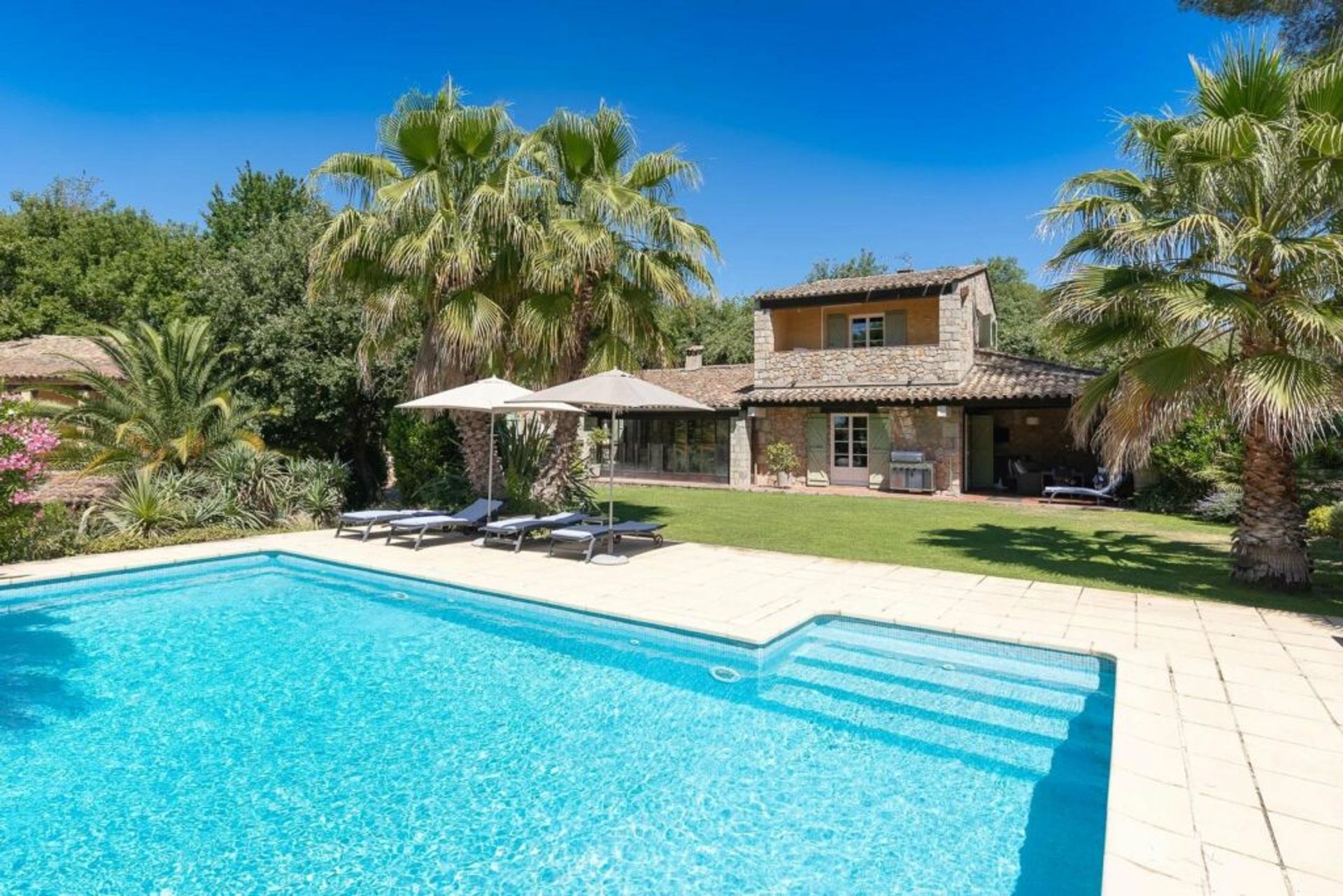 Casa nel La Motte, Provence-Alpes-Cote d'Azur 10085878