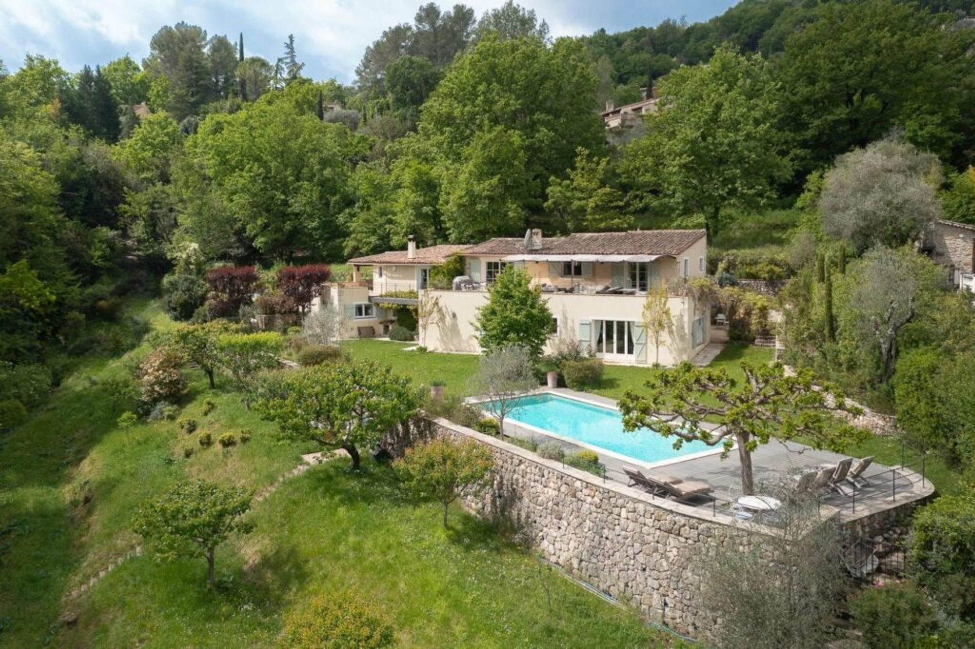 Casa nel Le Bar-sur-Loup, Provence-Alpes-Cote d'Azur 10085935