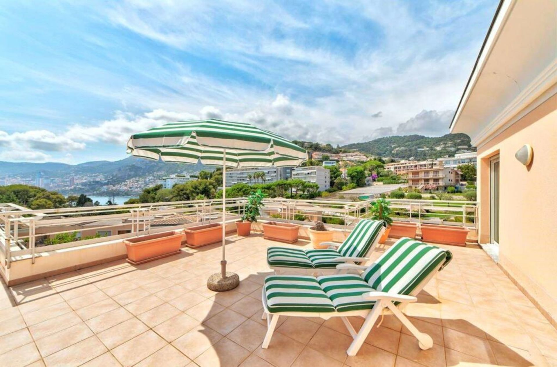 Квартира в Roquebrune-Cap-Martin, Provence-Alpes-Cote d'Azur 10086043