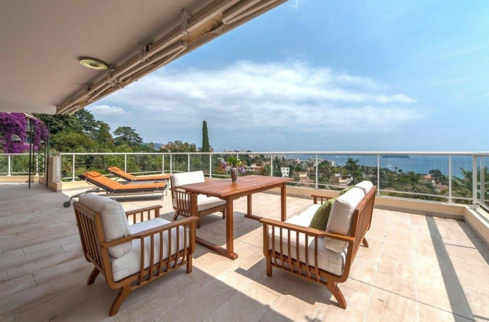 Condominium in Le Cannet, Provence-Alpes-Cote d'Azur 10086060