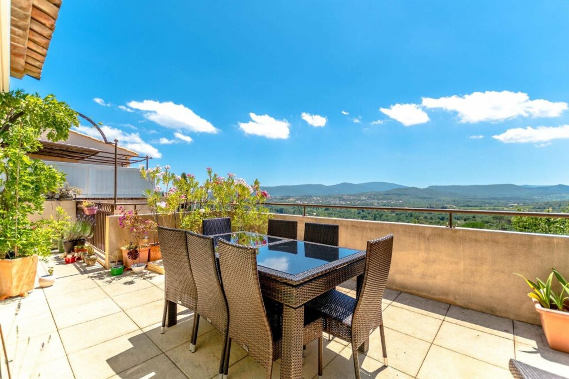 Condominio en Grimaud, Provence-Alpes-Cote d'Azur 10086147