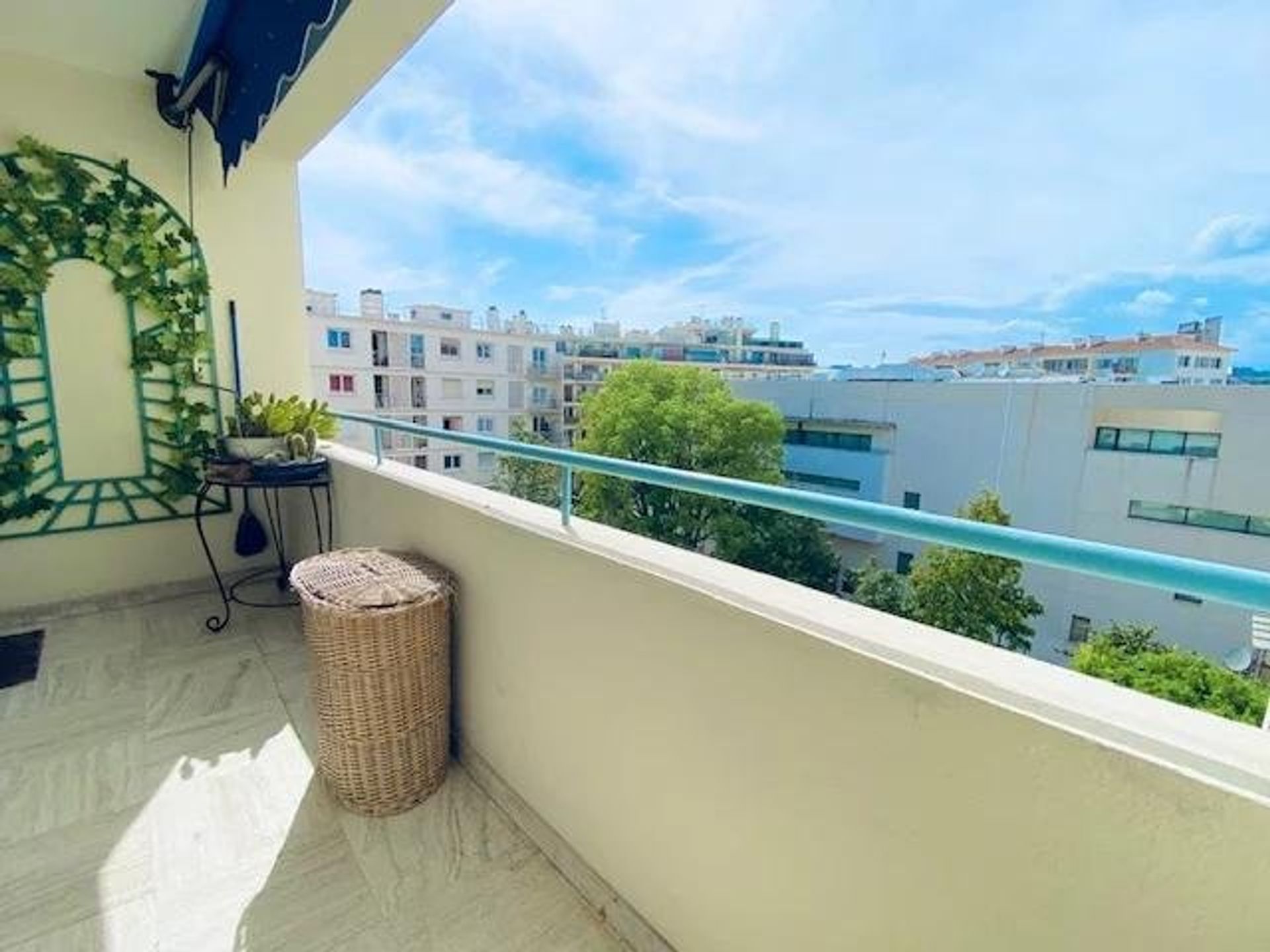 Condominio en Llanura de la Brague, Provenza-Alpes-Costa Azul 10086208