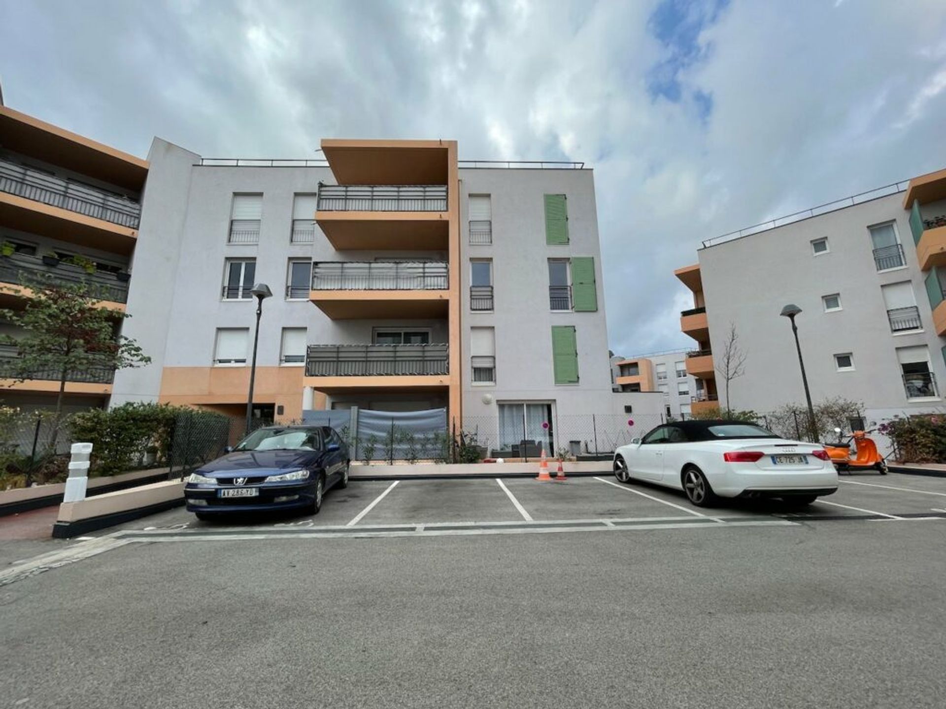 Condominio nel Modern And Spacious, Provence-Alpes-Cote d'Azur 10086213