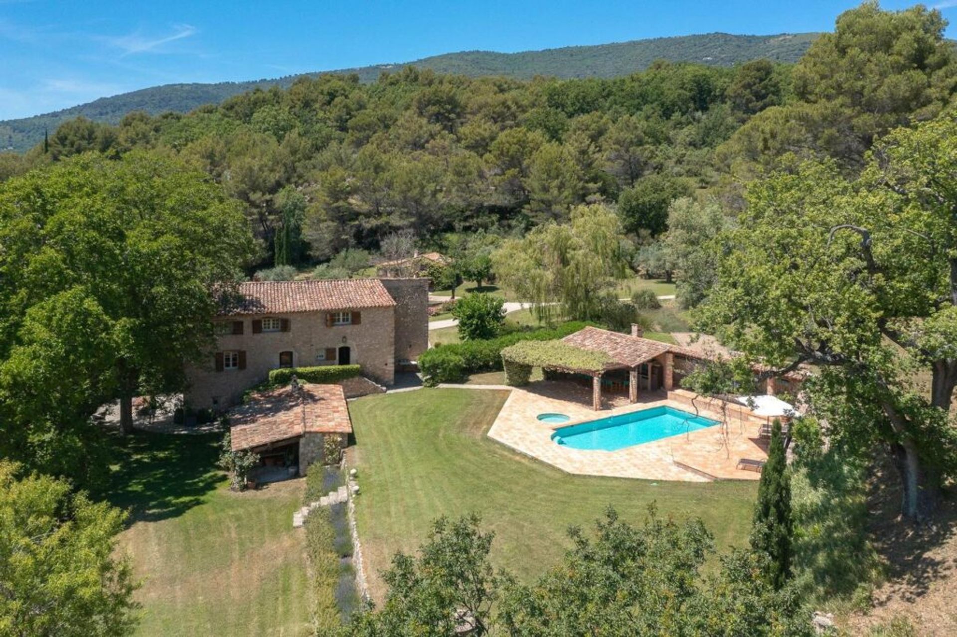 жилой дом в Seillans, Provence-Alpes-Cote d'Azur 10086256