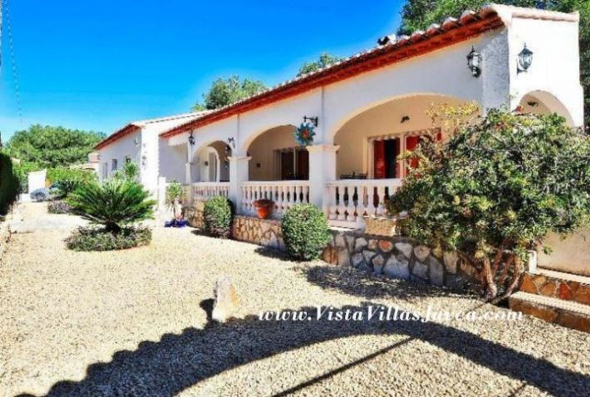 Rumah di Beautiful Villa Surrounded By Woodland - Javea,  10086491