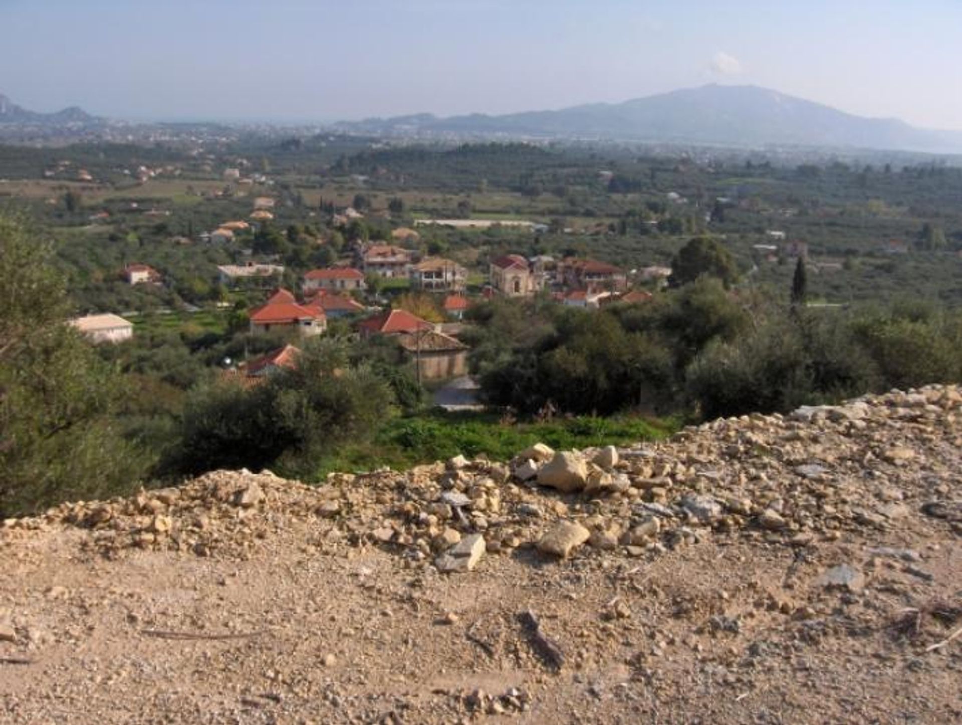 ארץ ב בוצ'אלי, יוניה ניסיה 10088001