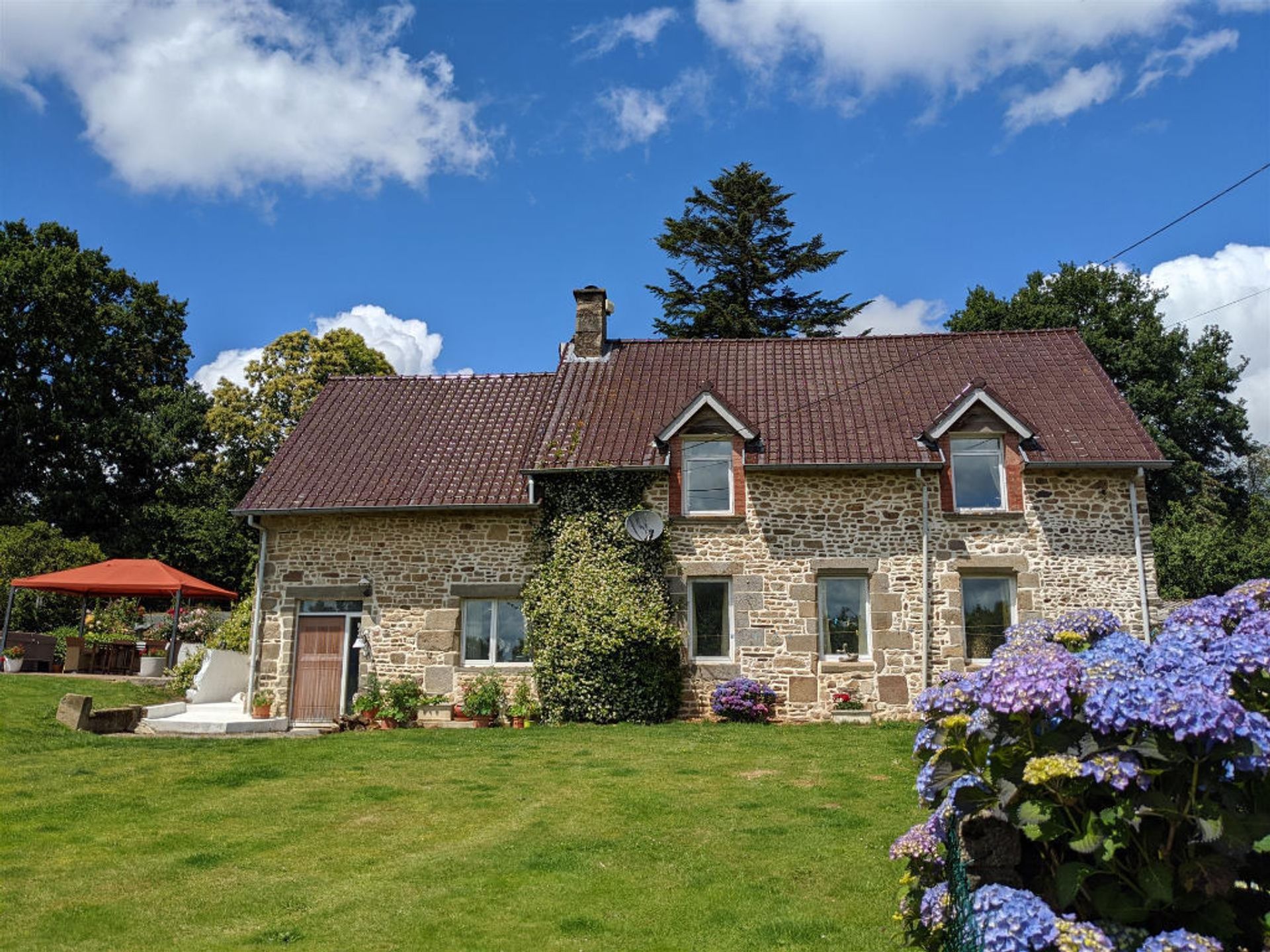 жилой дом в Brecey, Normandie 10088050