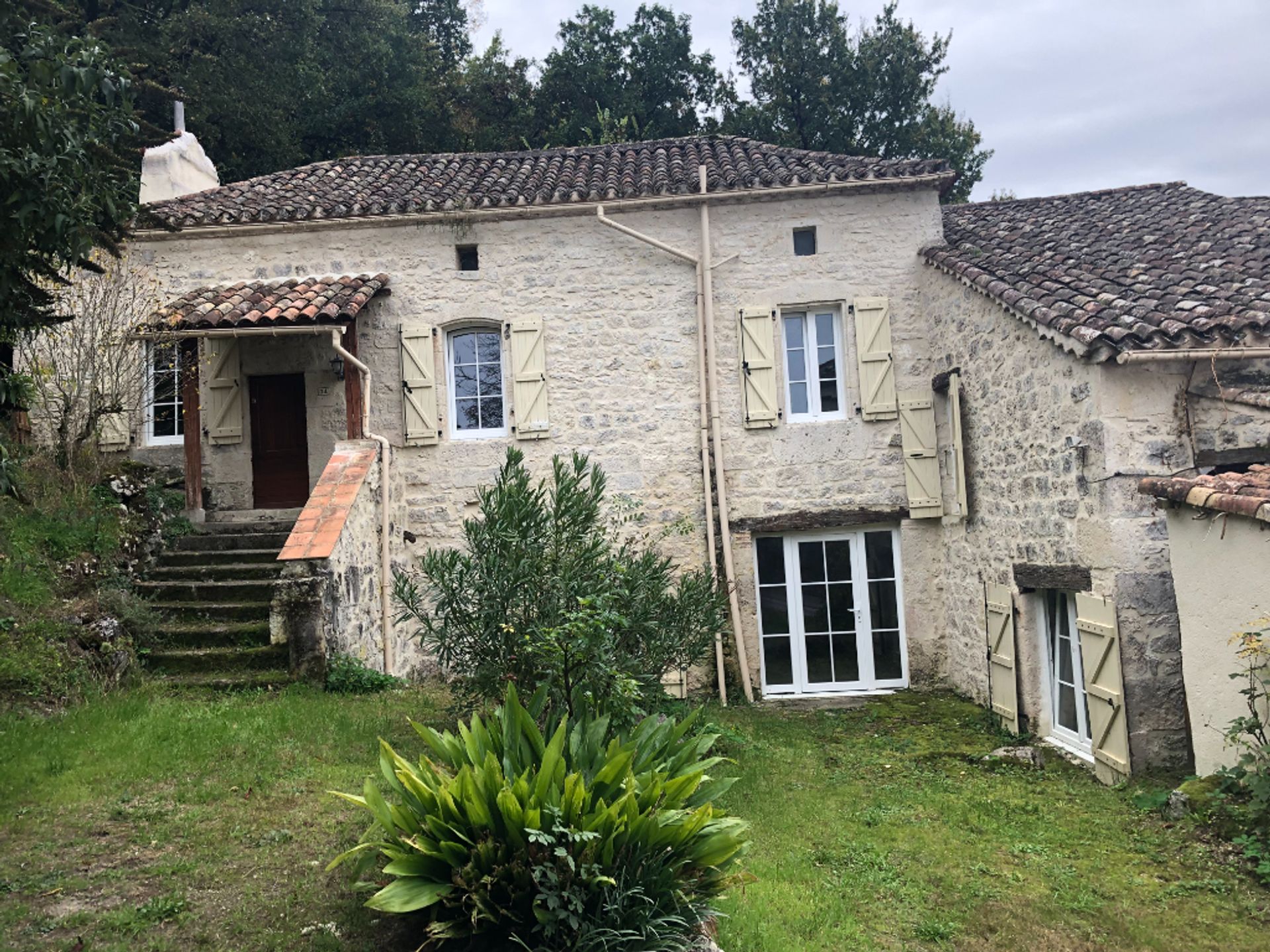 Casa nel Montcuq En Quercy Blanc, Midi-Pyrenees 10088063