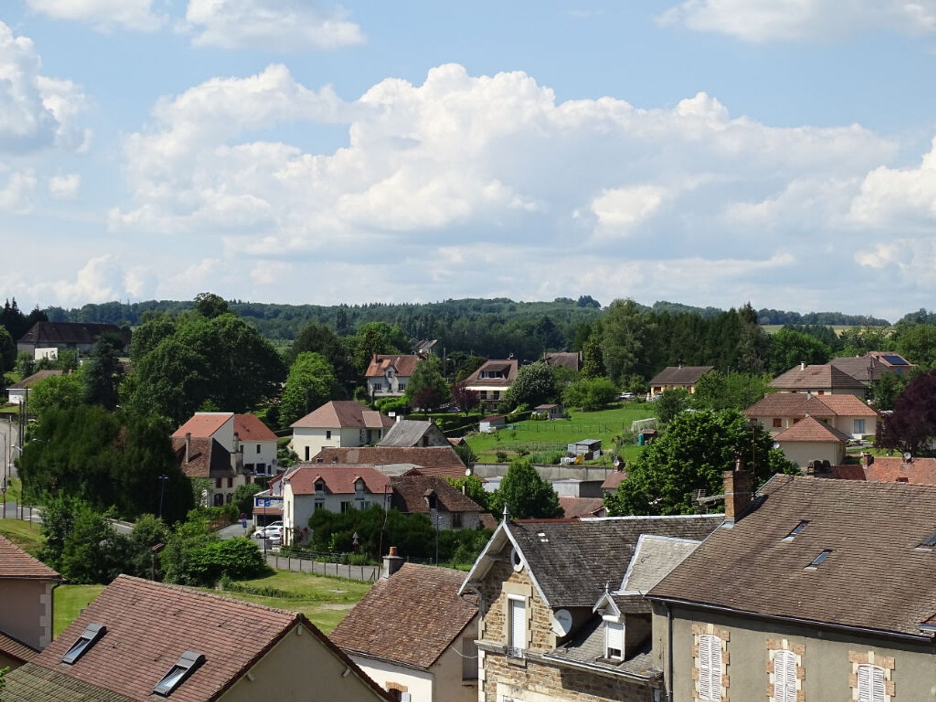 सम्मिलित में Saint Yrieix La Perche, Limousin 10088092