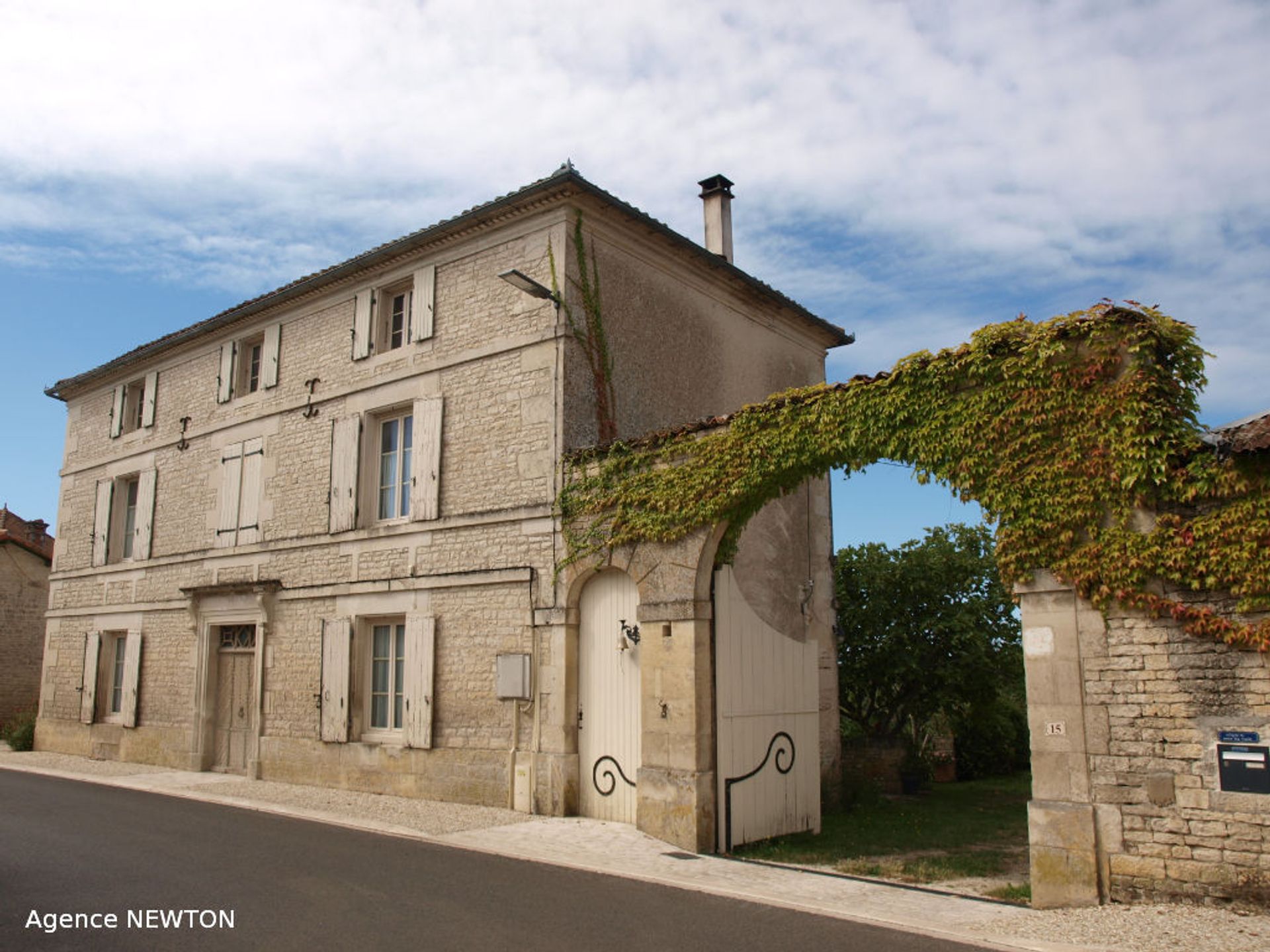 Casa nel Ruffec, Nuova Aquitania 10088136