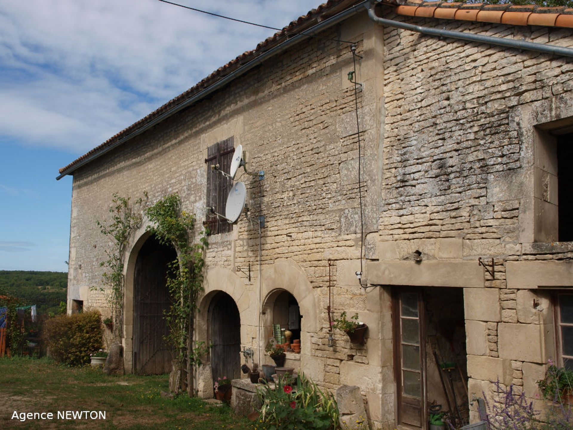 집 에 Ruffec, Poitou-Charentes 10088136