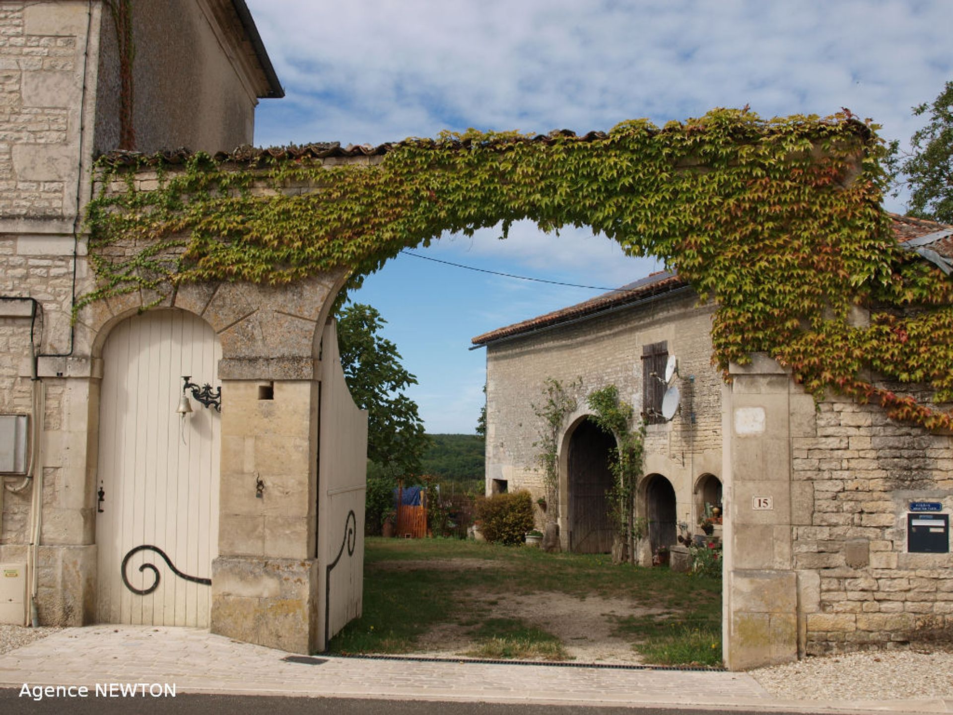 मकान में Ruffec, Poitou-Charentes 10088136