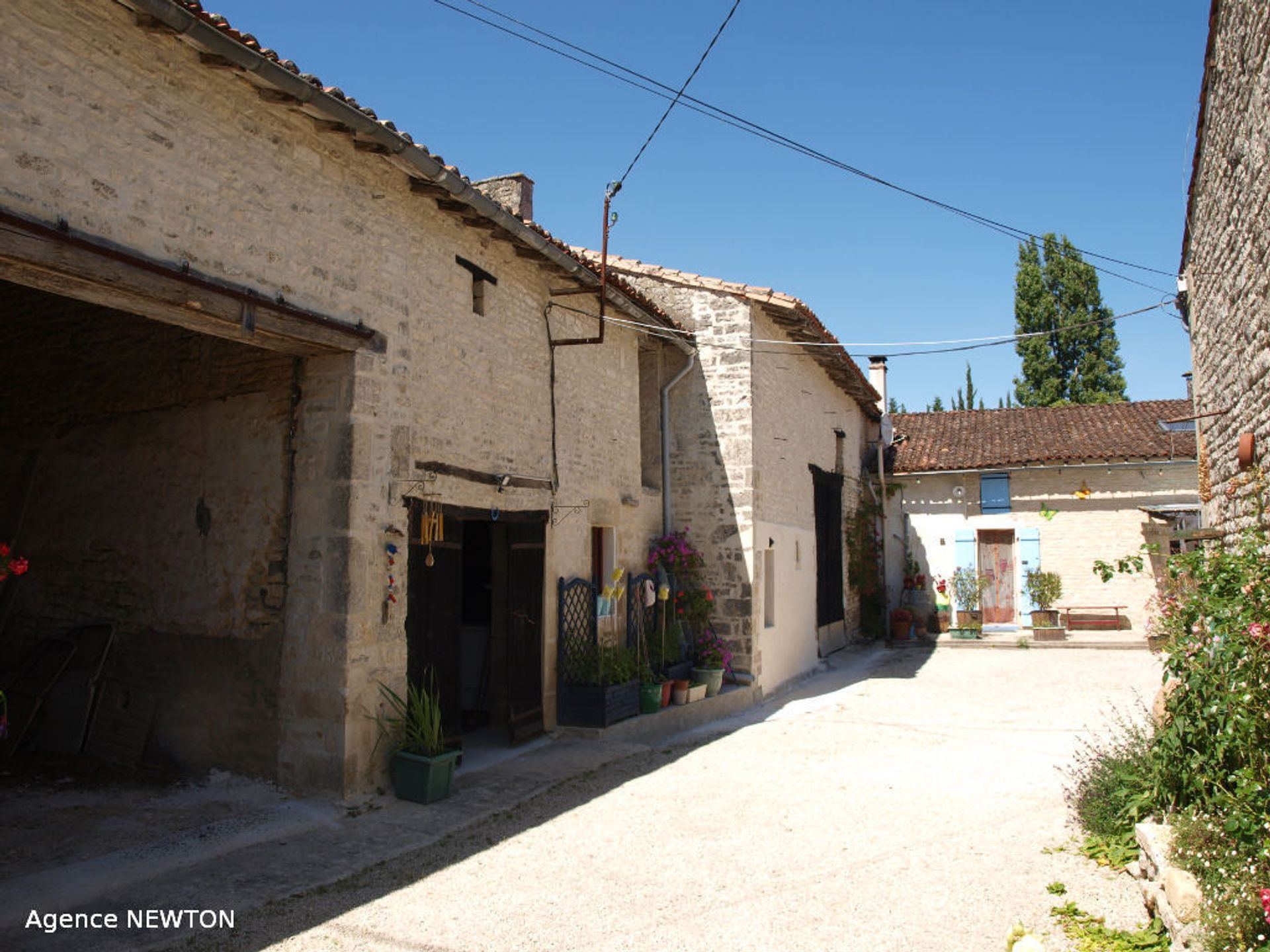 집 에 Nere, Poitou-Charentes 10088139